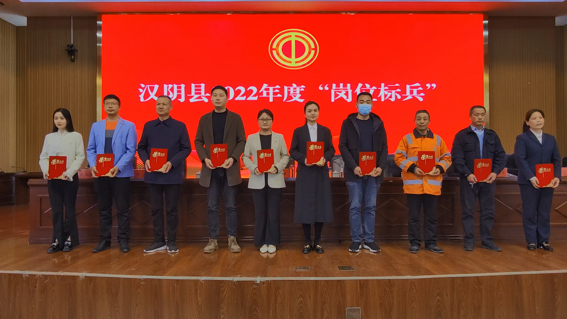 县交投公司一线道路养护工人获评县总工会 “岗位标兵”