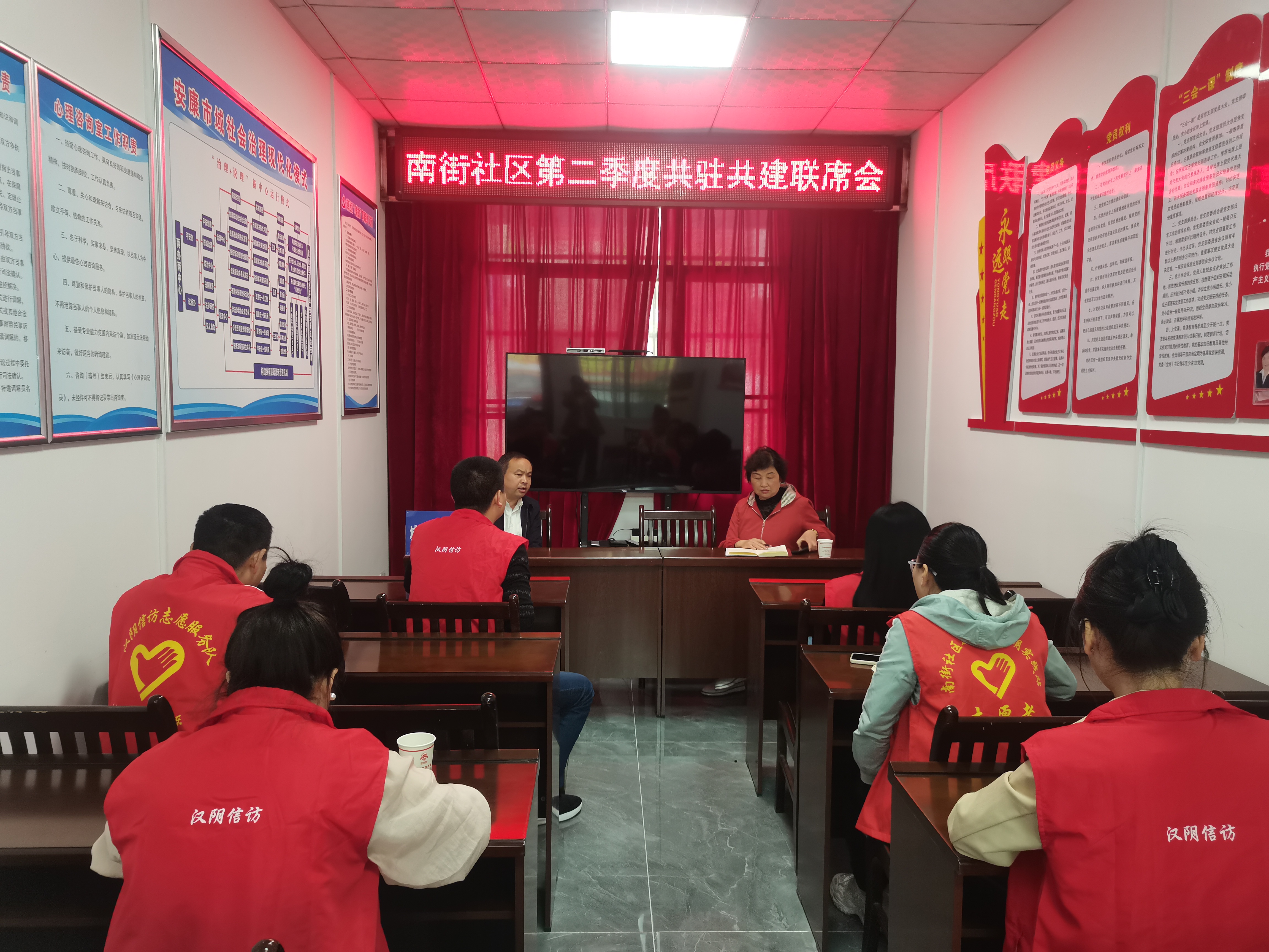 深入社区“双报到” 共建服务“连心桥”