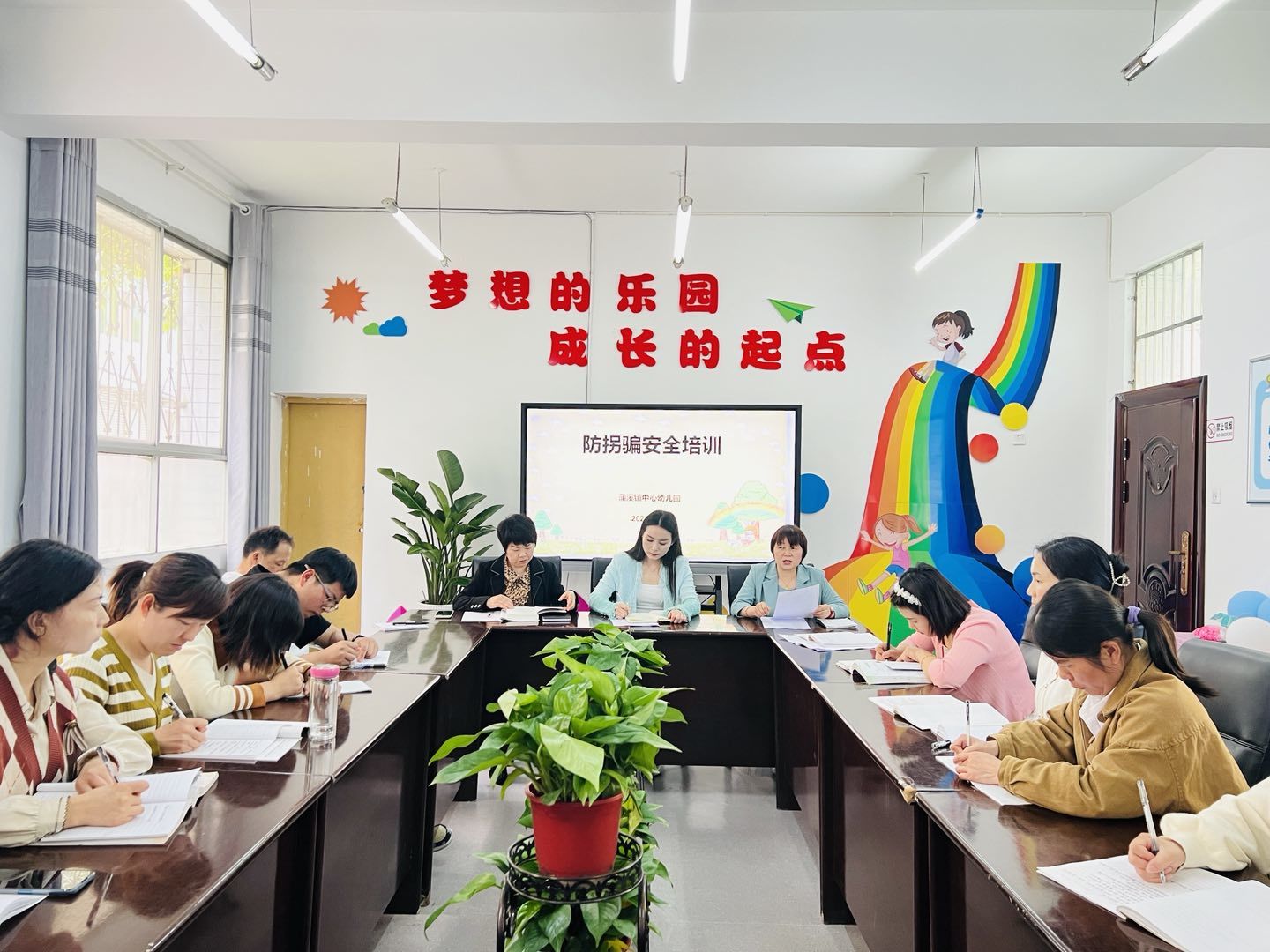 蒲溪镇中心幼儿园开展防拐骗安全演练活动