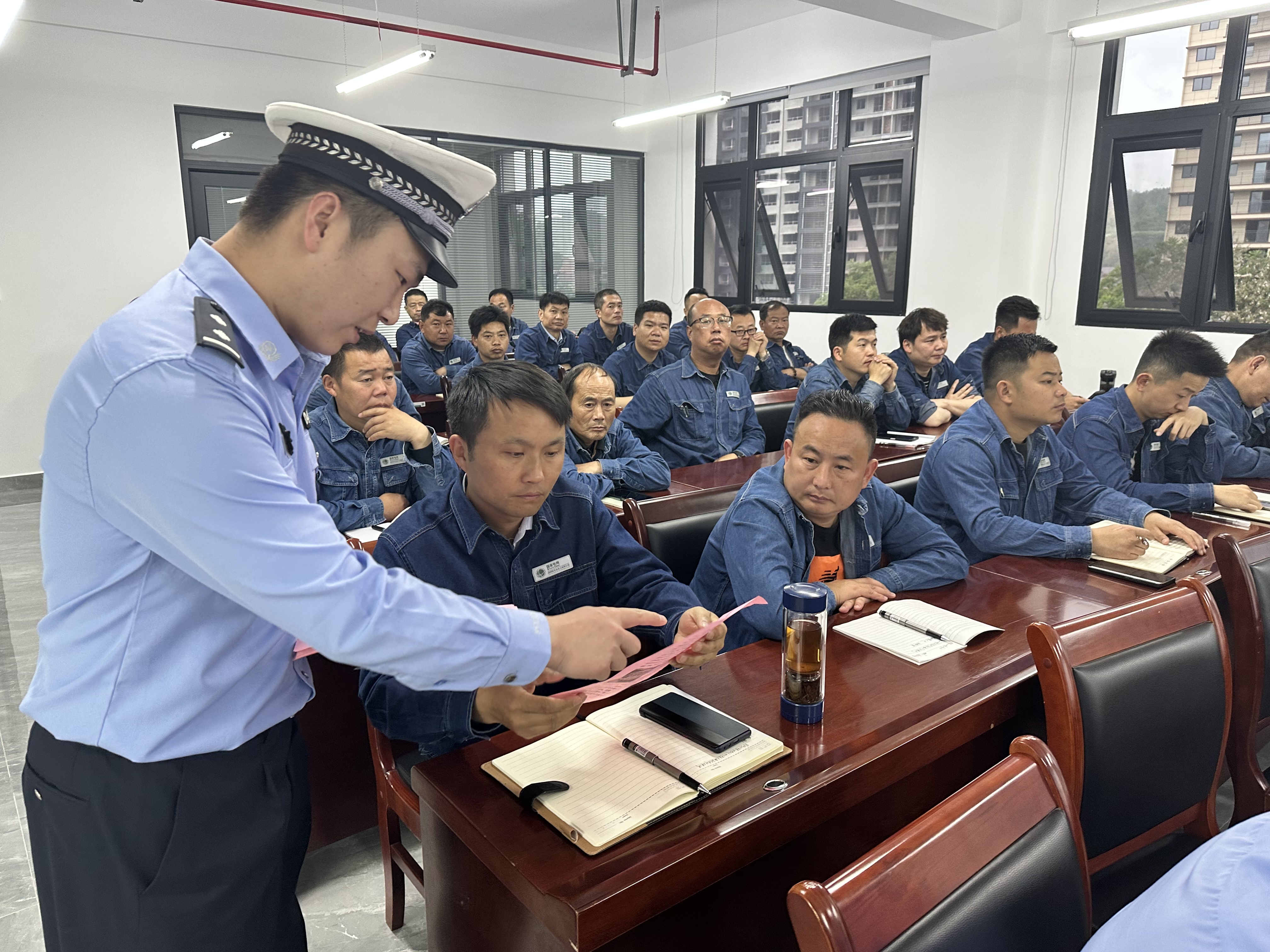 春季守护行动丨汉阴公安交警走进县电力公司开展 交通安全培训