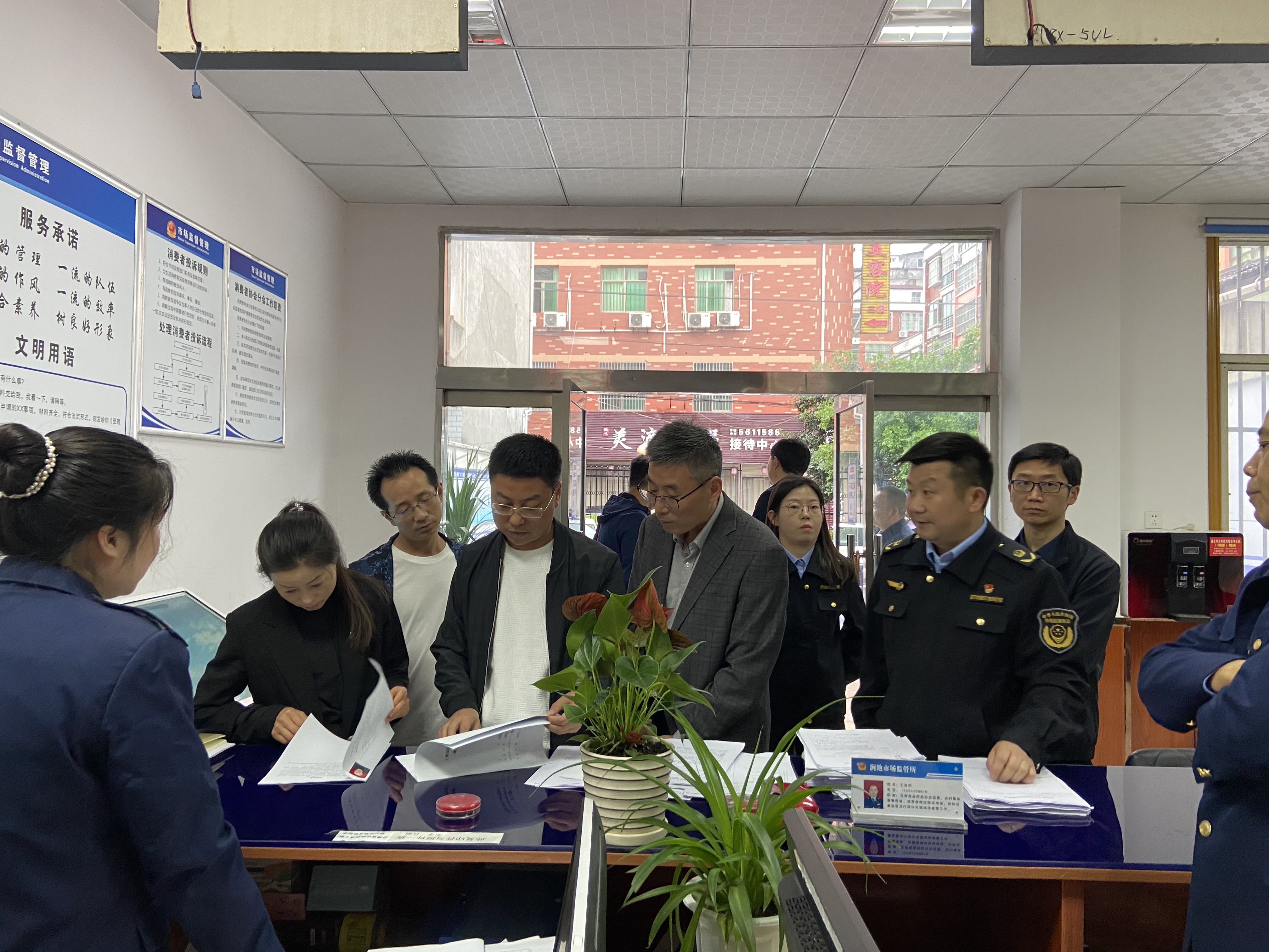 冯子惬调研指导乡镇社会治理创新改革试点工作