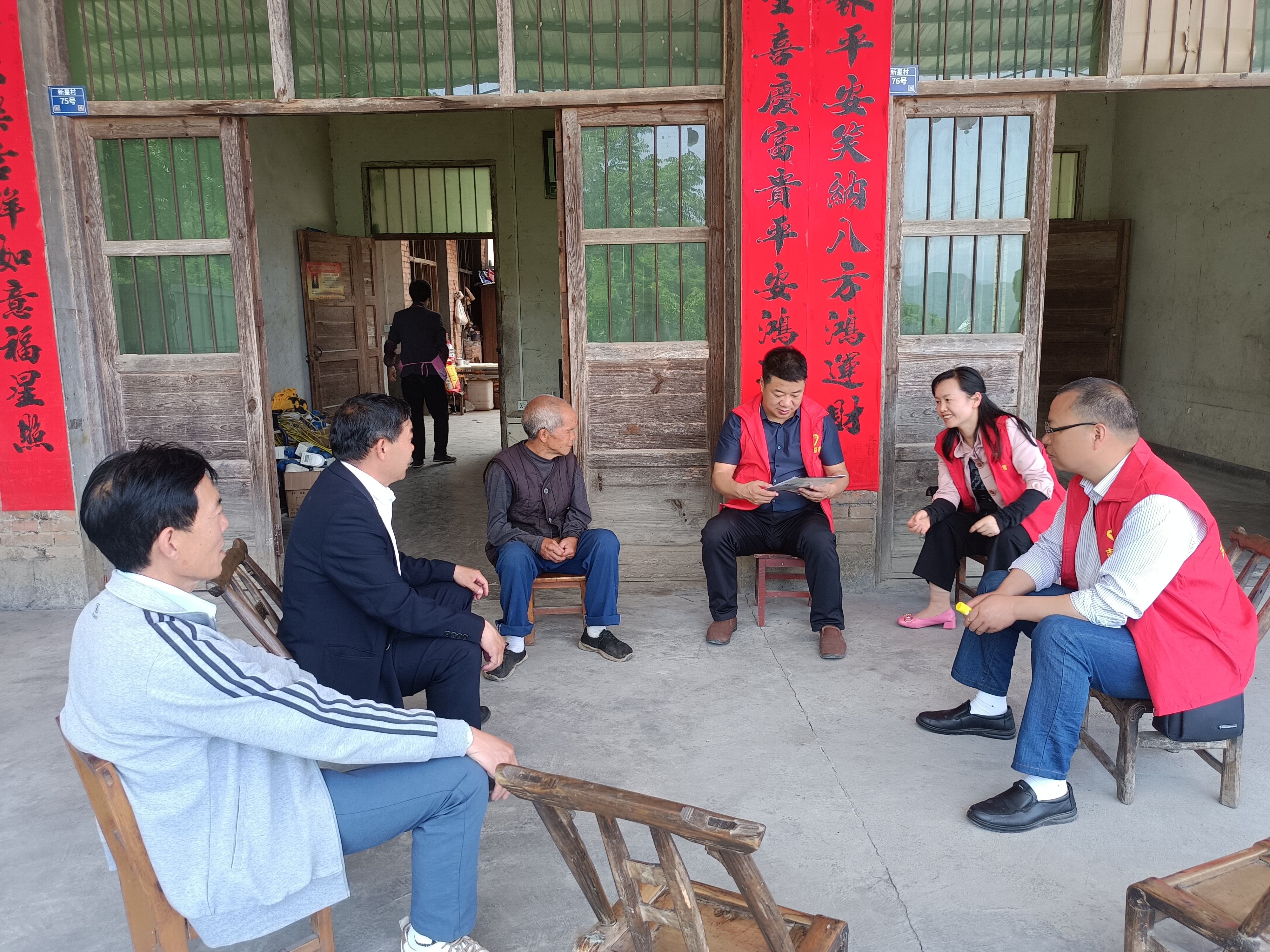 汉阴县城关镇新星村：免费健康体检送到家门口