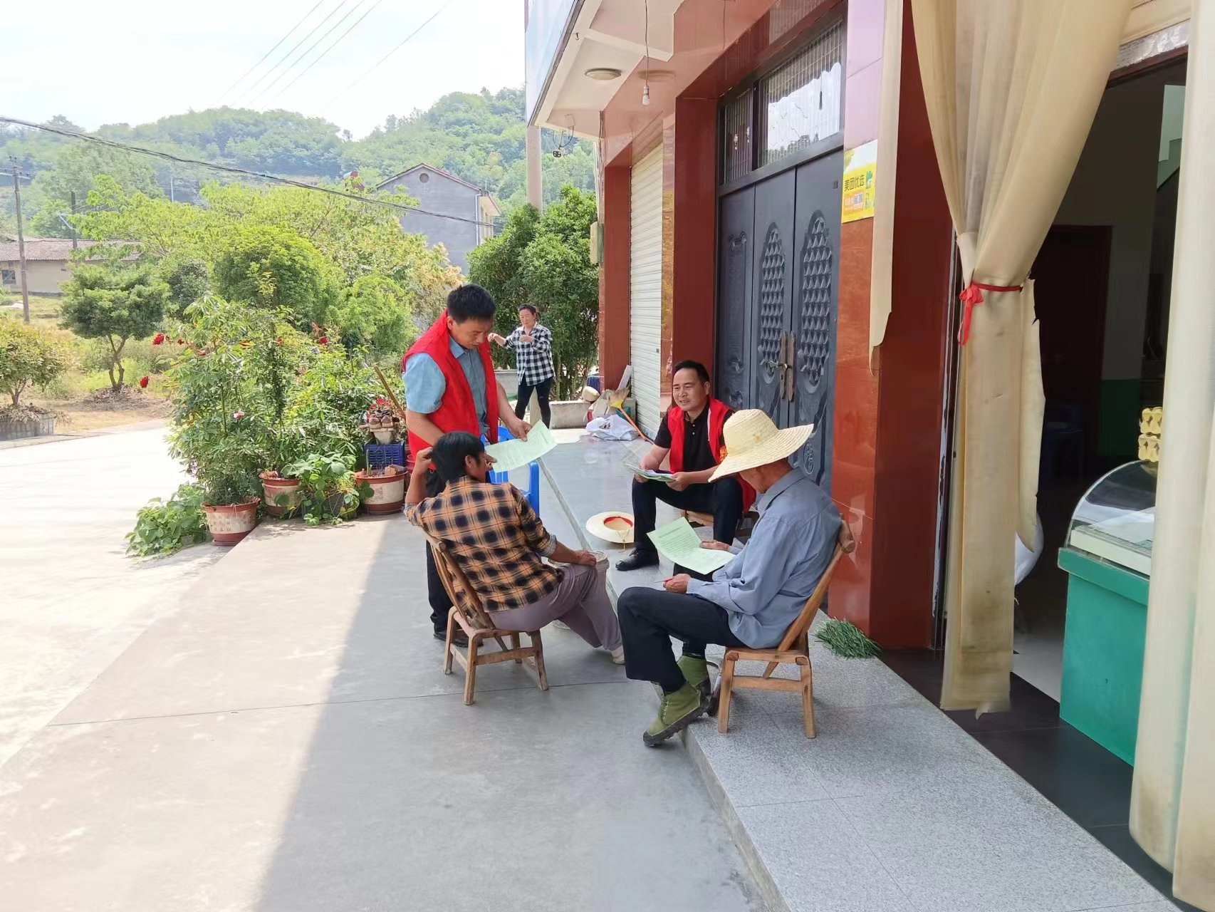 漩涡镇：监测帮扶防返贫 政策宣传暖民心