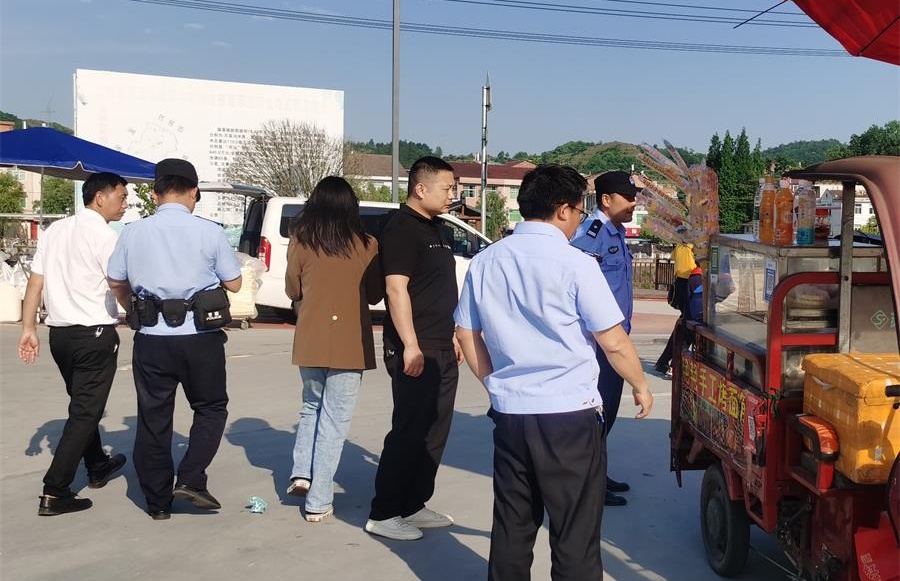 蒲溪镇：开展校园周边环境综合整治