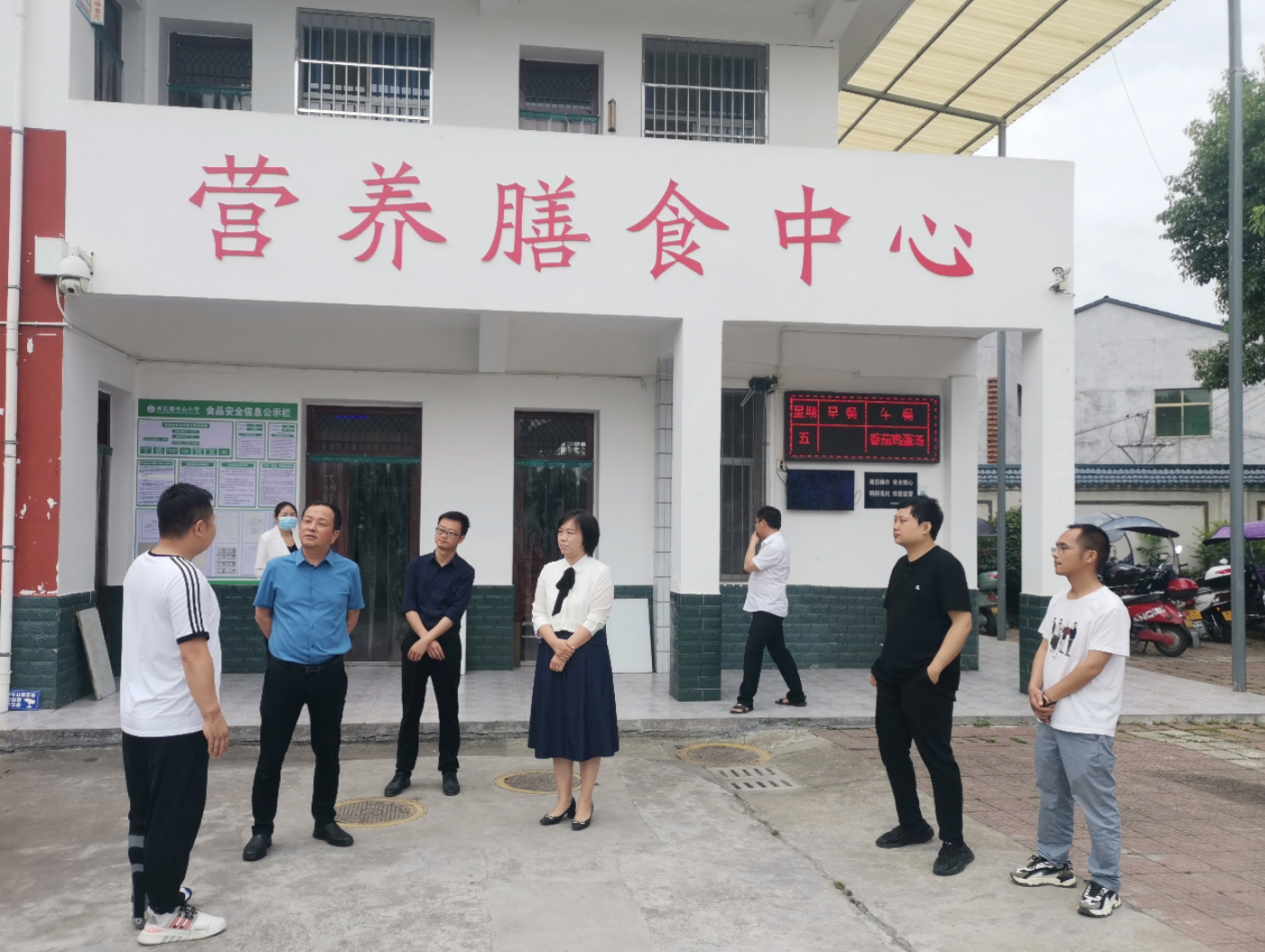 刘勇到双乳镇中心小学检查指导安全工作