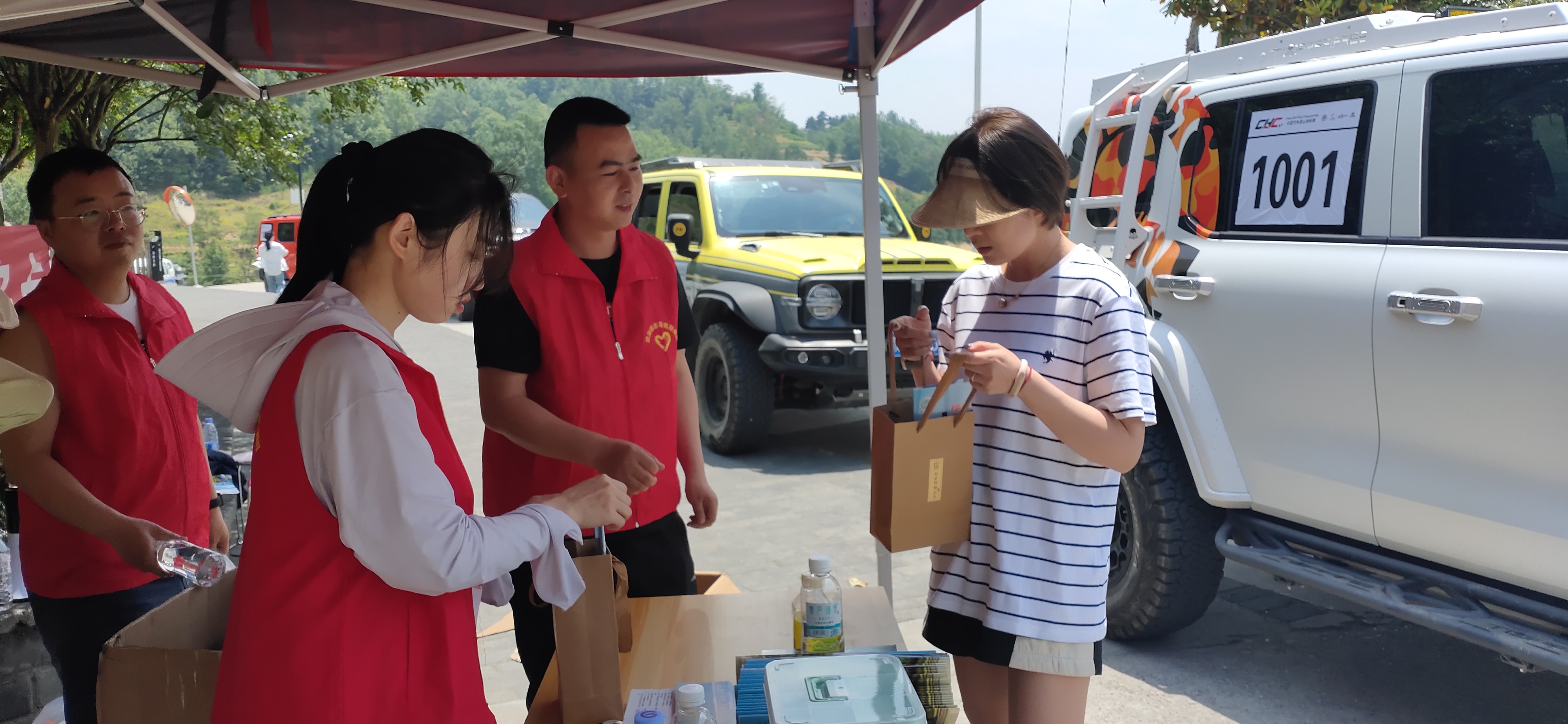 漩涡镇保驾护航中国首届汽车登山锦标赛