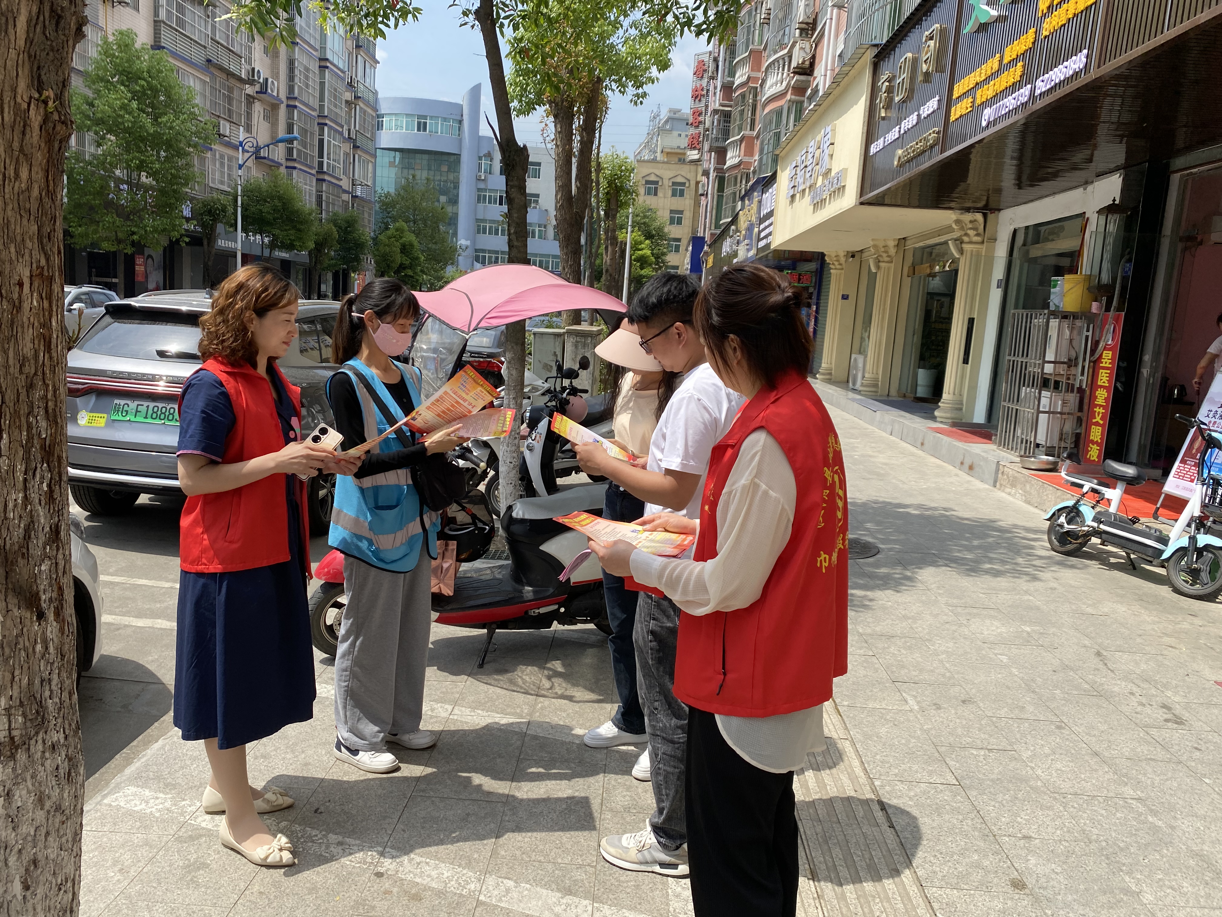 汉阴县城关镇新城社区：“移动网格员”强覆盖  提质增效促治理