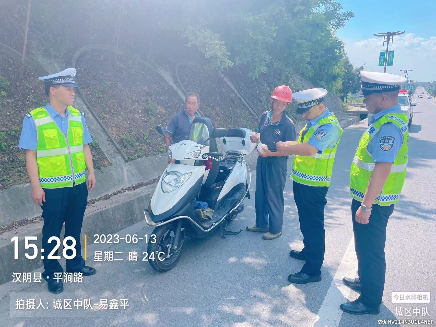 汉阴公安交警：交通安全记心间，“一盔一带”保安全