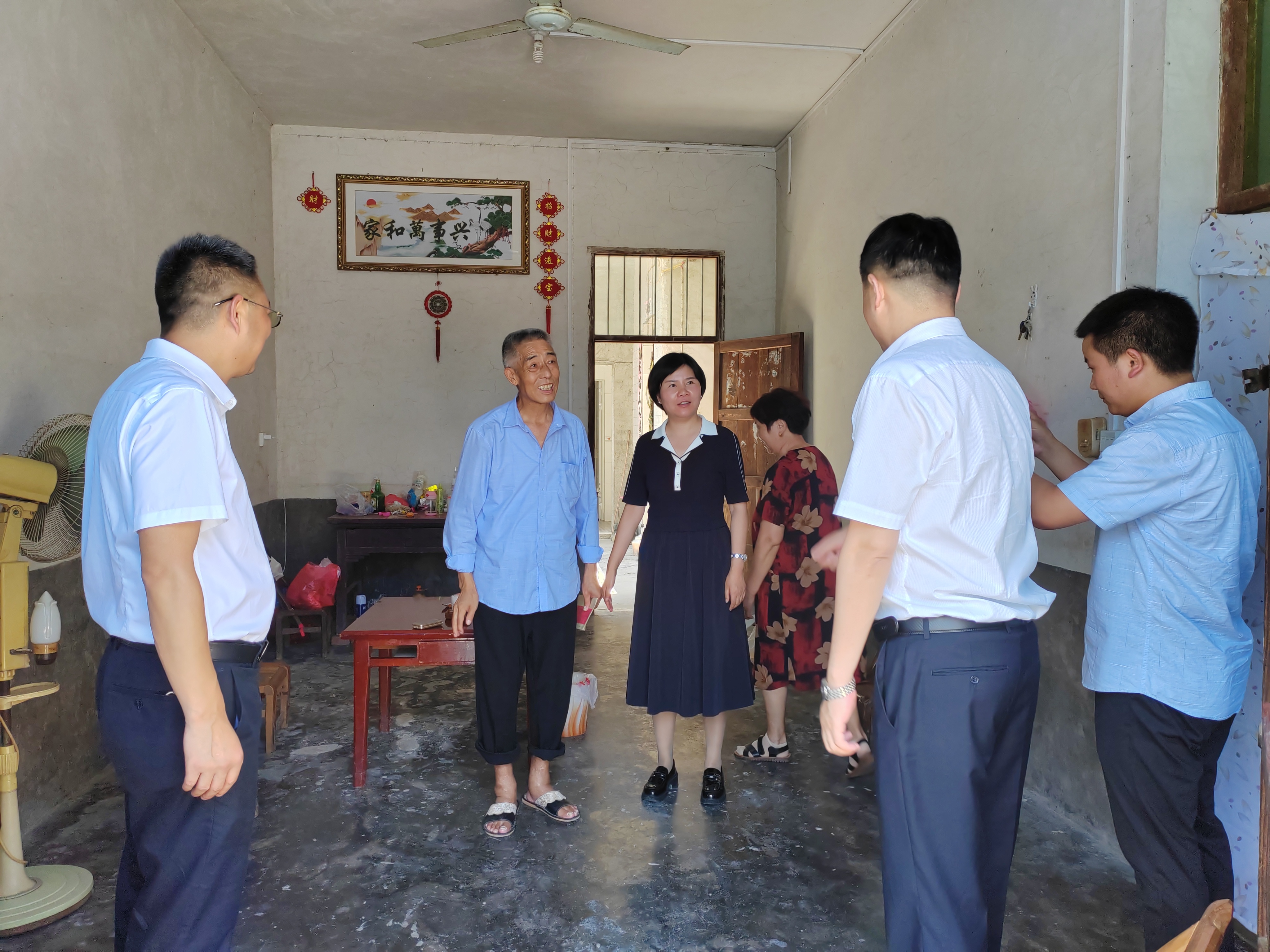 县委常委、副县长祖白云“七一”前夕到东升村走访慰问老党员