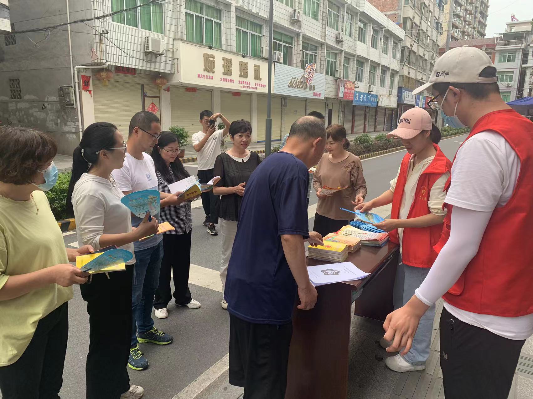 汉阴县城关镇南街社区：开展暑期防溺水安全教育宣传文明实践活动