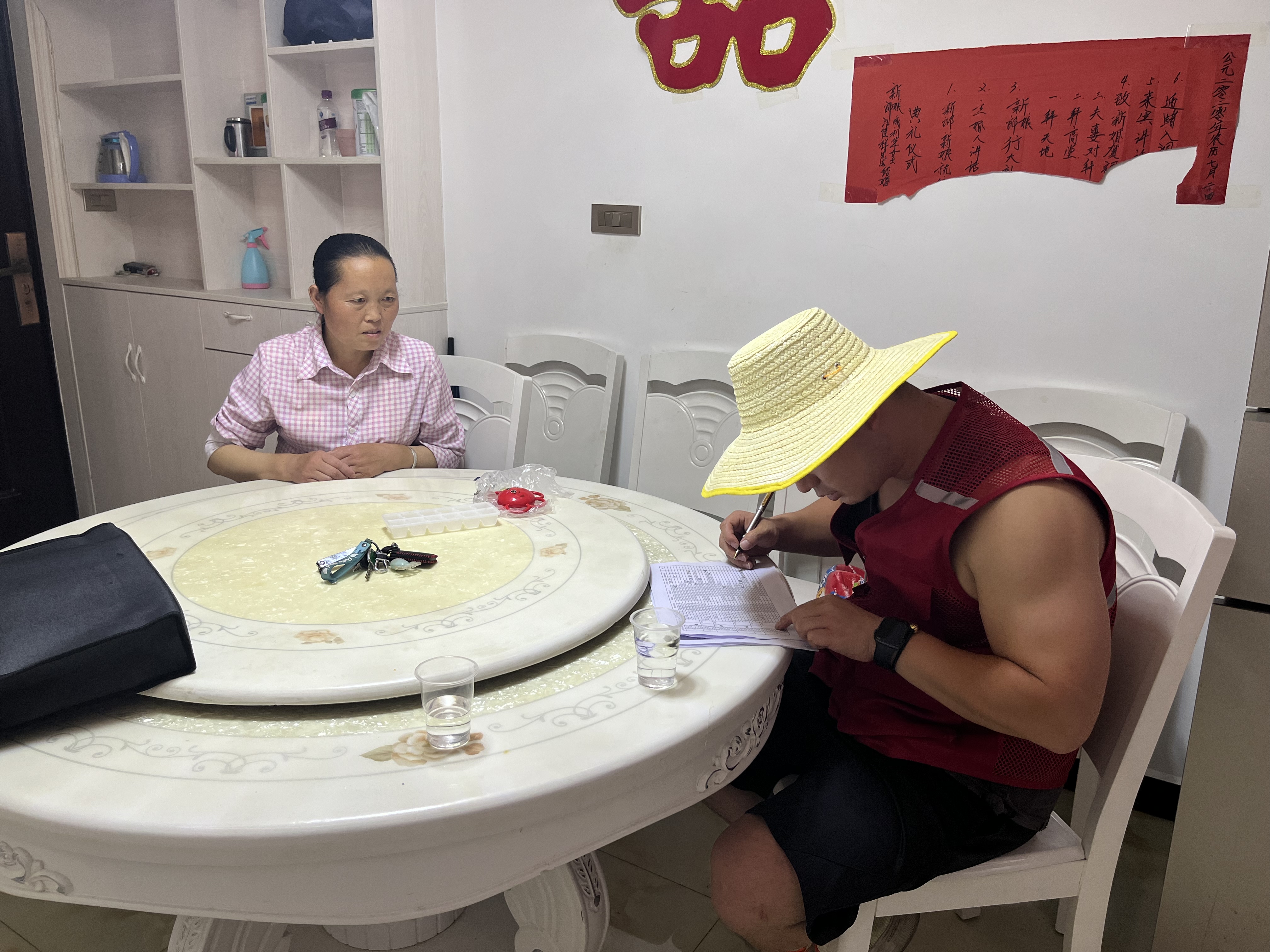 城关镇李家台社区：入户走访暖人心 精准帮扶促振兴