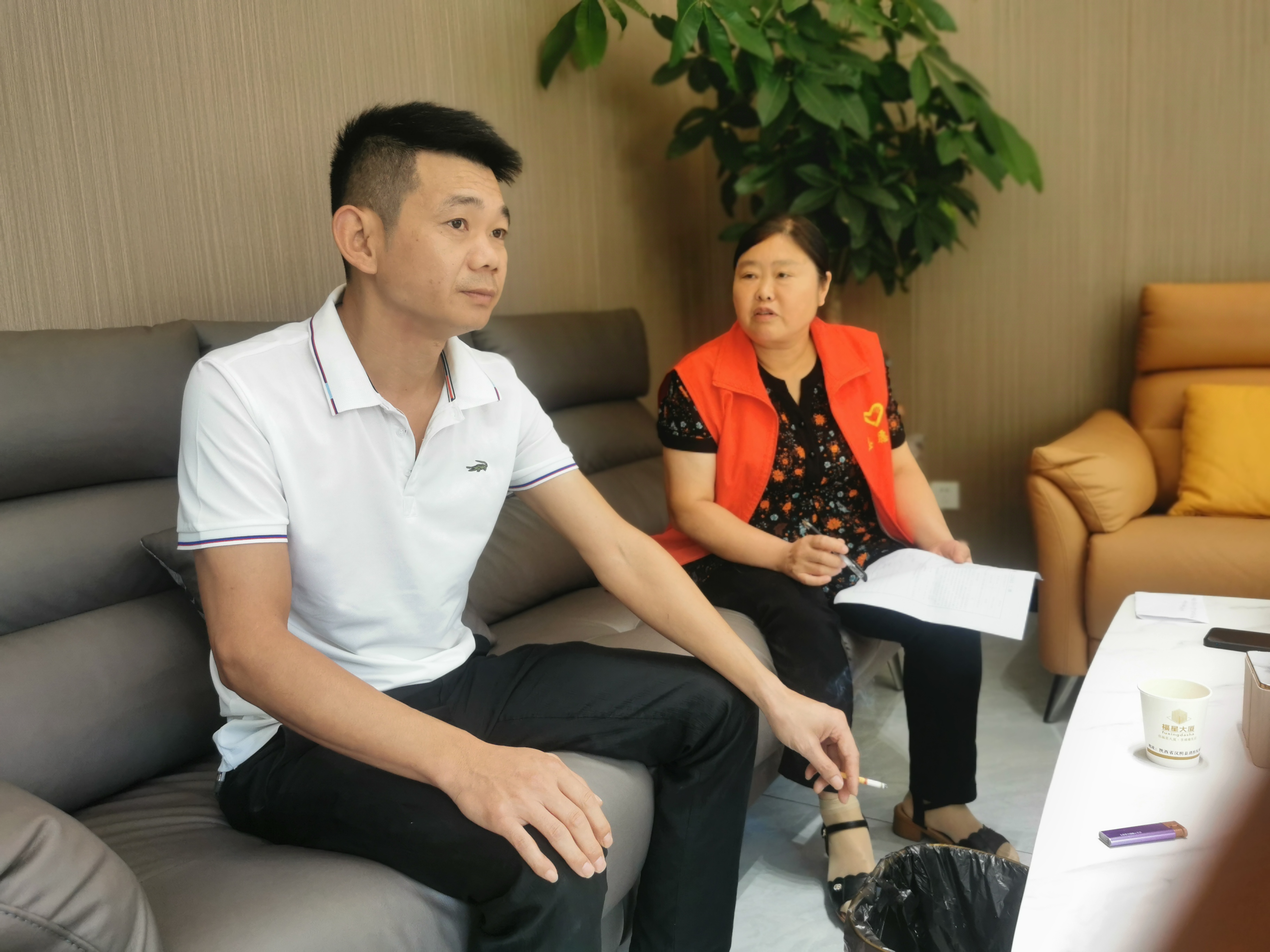 城关镇李家台社区开展经济普查宣传活动