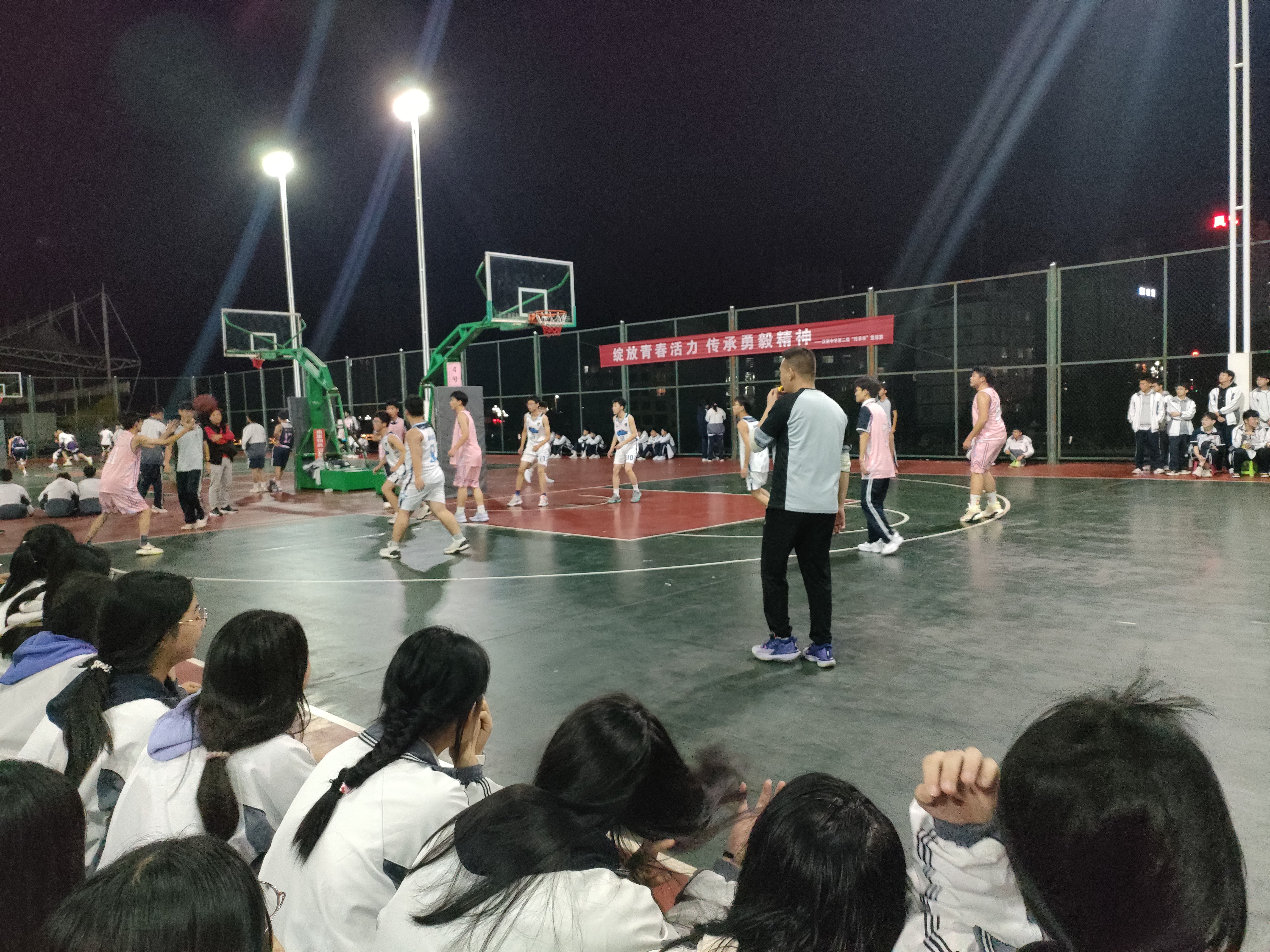 汉阴中学第二届“传承杯”篮球班级联赛火热开赛