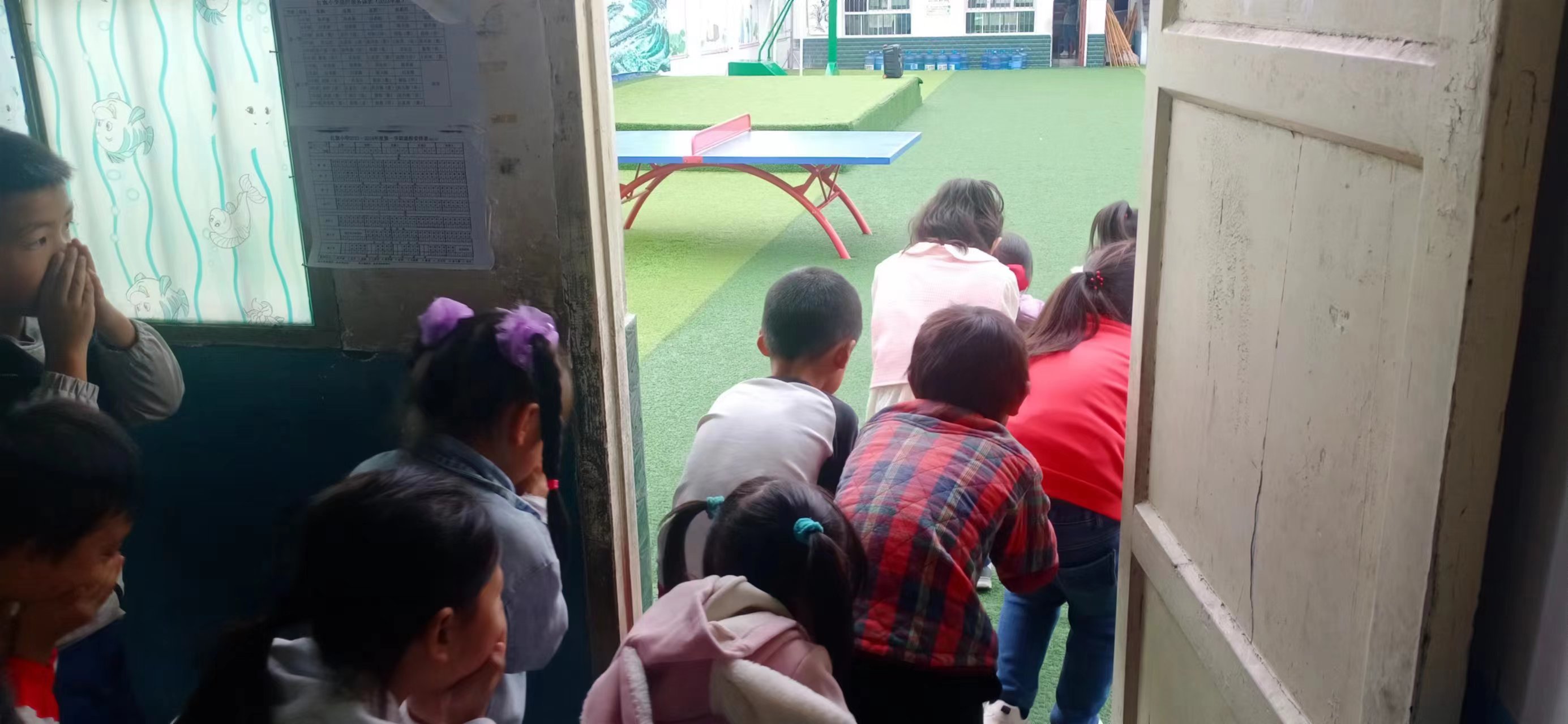 汉阴县漩涡镇红旗小学开展消防应急疏散演练活动