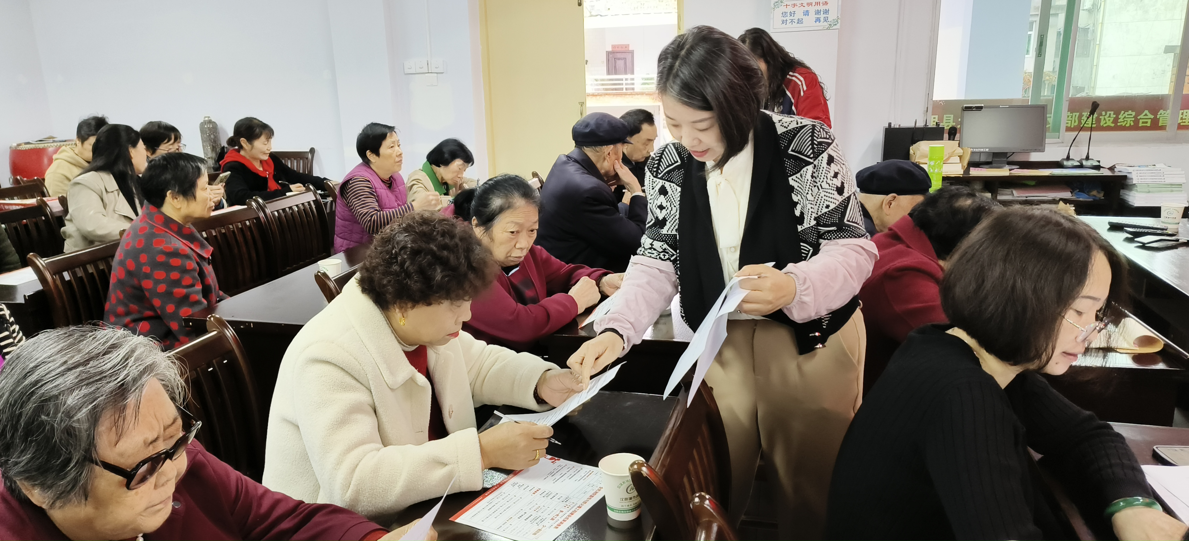汉阴县城关镇北街社区：九九重阳节 情暖老人心