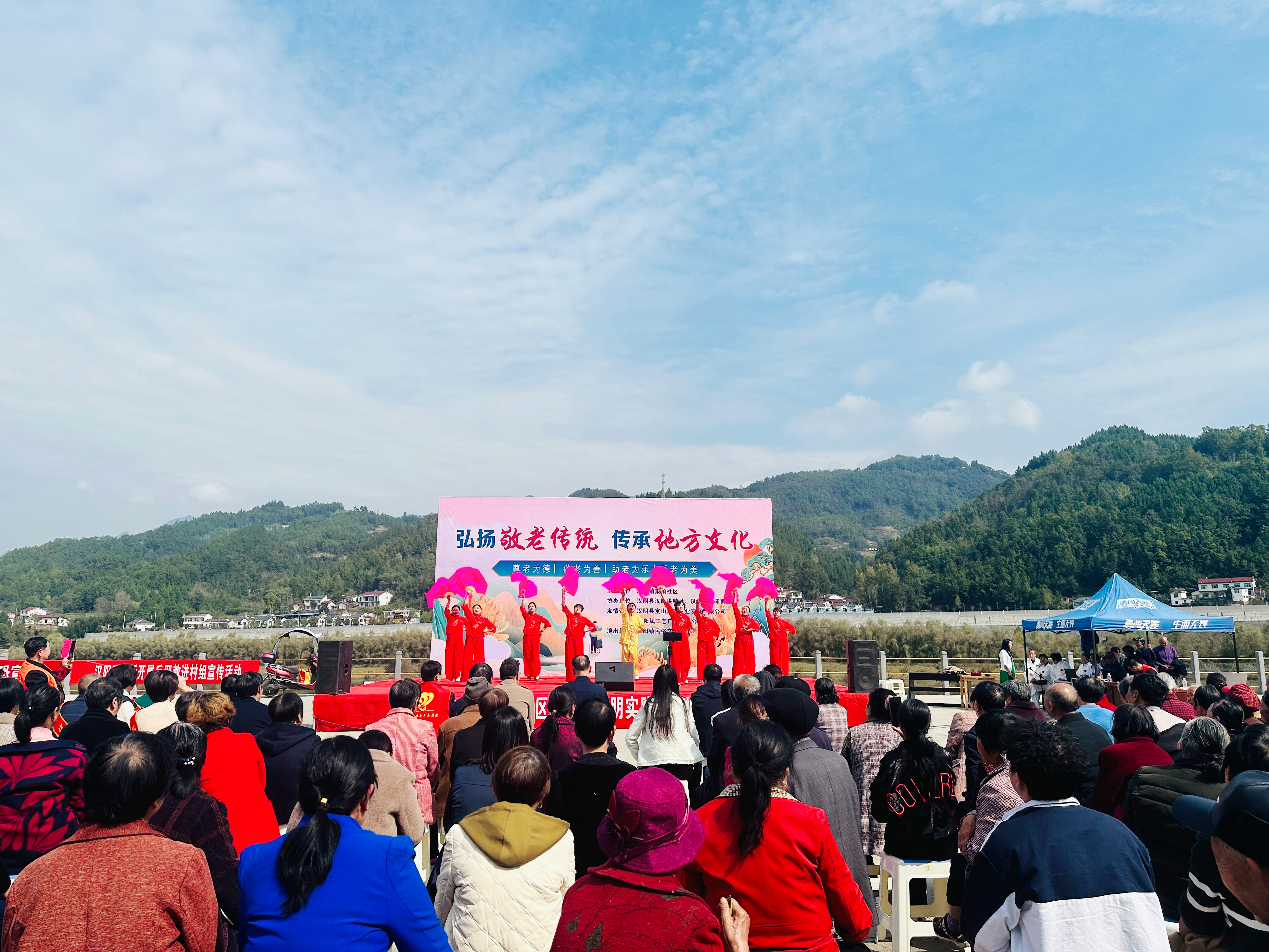 弘扬敬老传统 传承地方文化——汉阳集镇社区成功举办重阳节文艺汇演