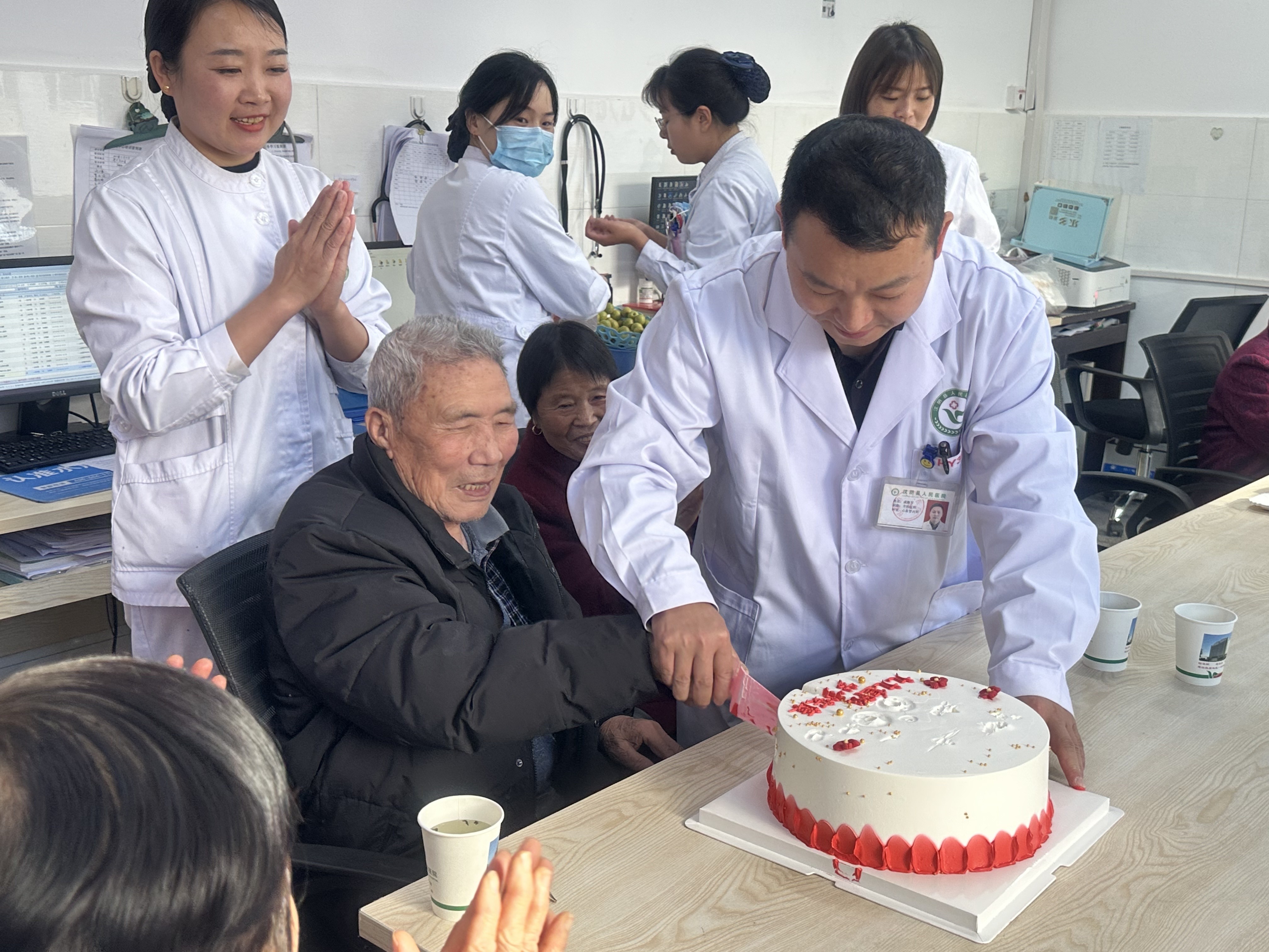 汉阴县人民医院开展重阳节主题党日系列活动