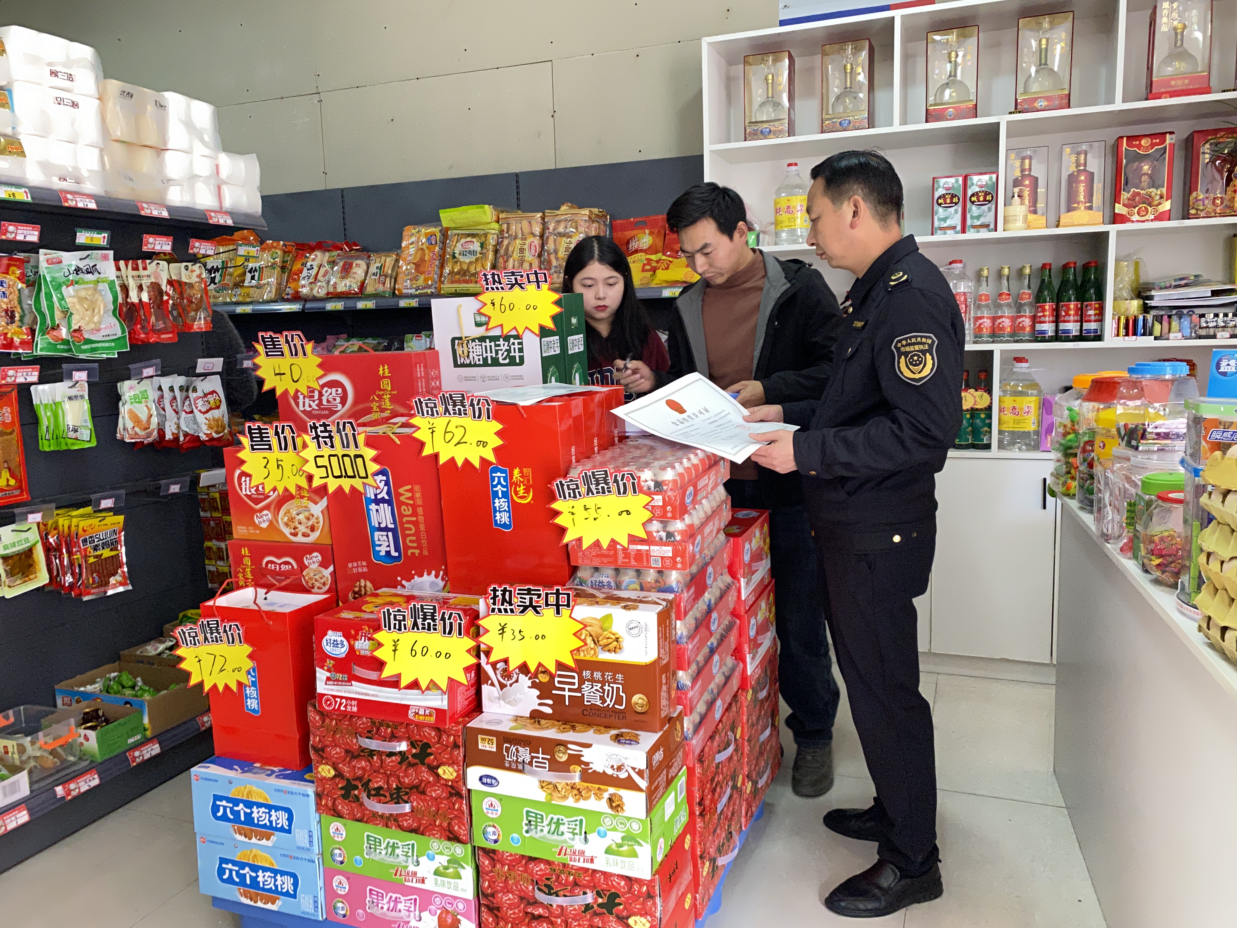 汉阴县汉阳市场监管所：“送证上门”让服务零距离