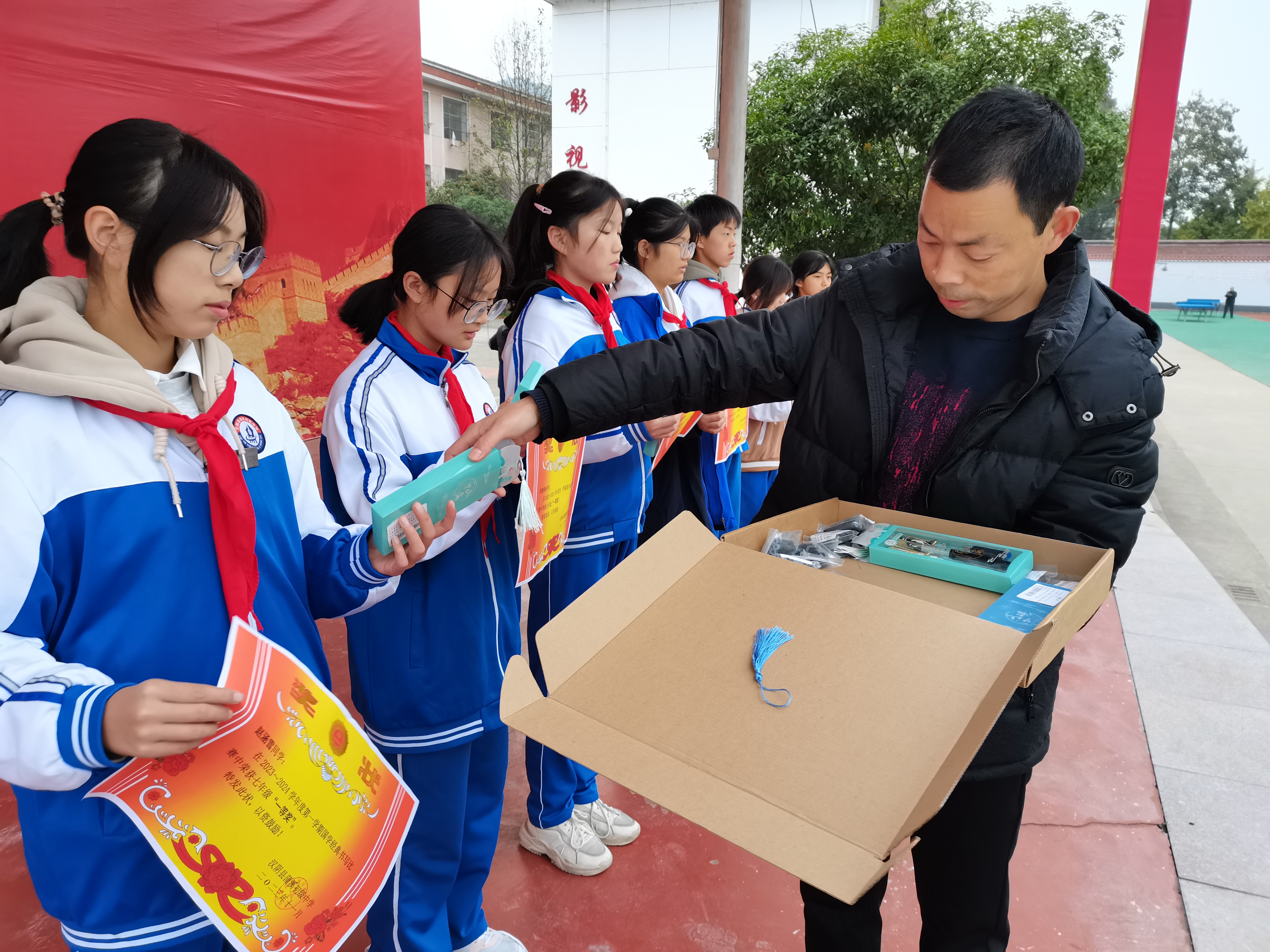 汉阴县蒲溪初中举行“树清廉新风 养浩然正气”规范字书写大赛活动