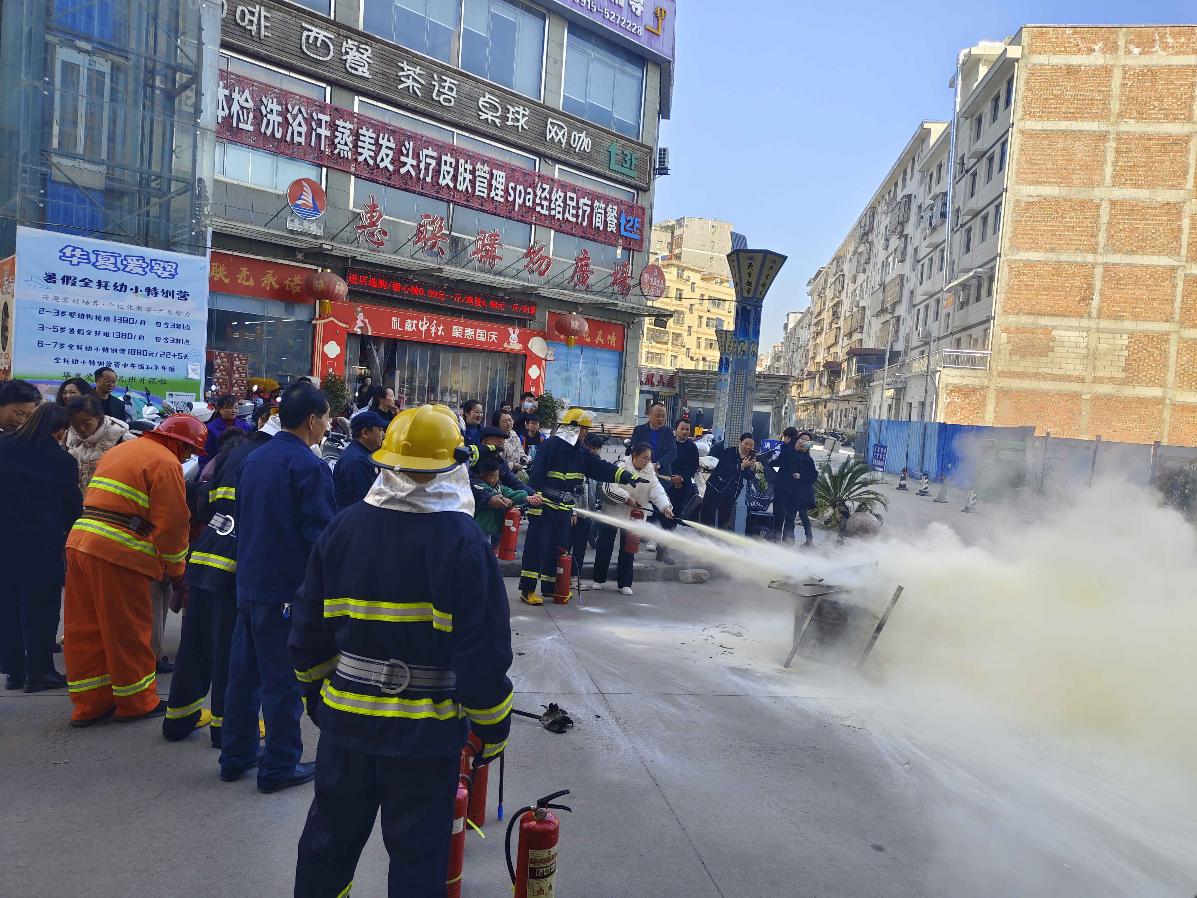 汉阴县城关镇新城社区：消防演练进社区 筑牢安全“防火墙”