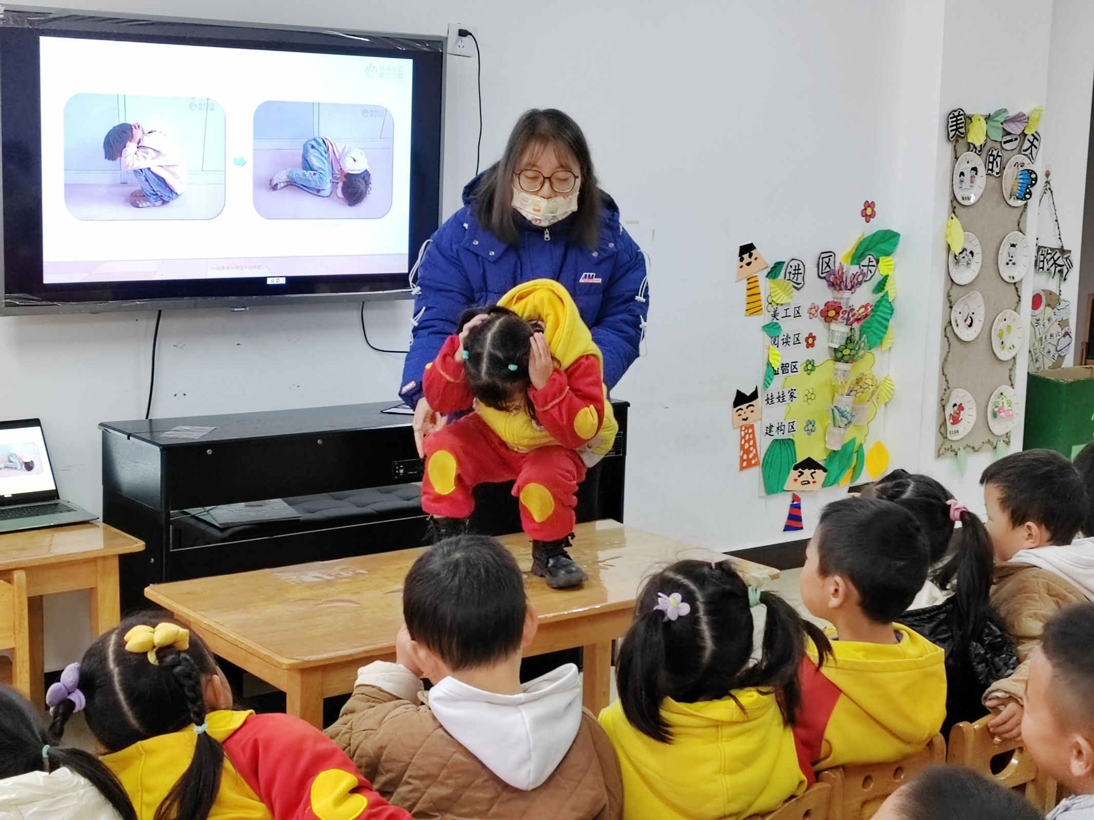蒲溪镇中心幼儿园开展“防踩踏”安全教育