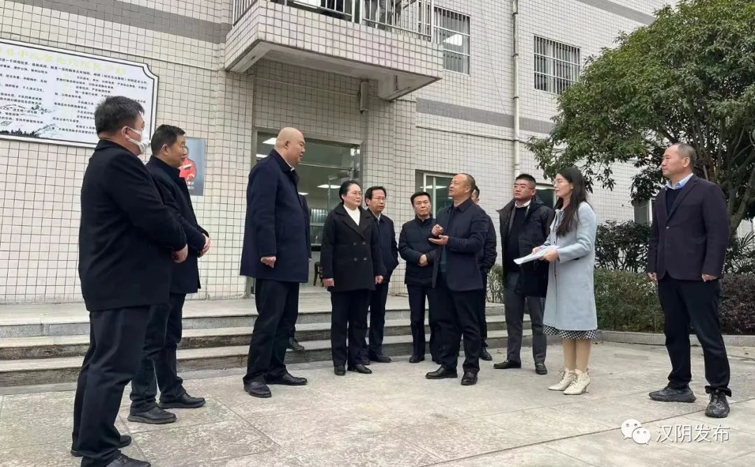 姜彭译文化工作团队来汉阴县中心敬老院调研