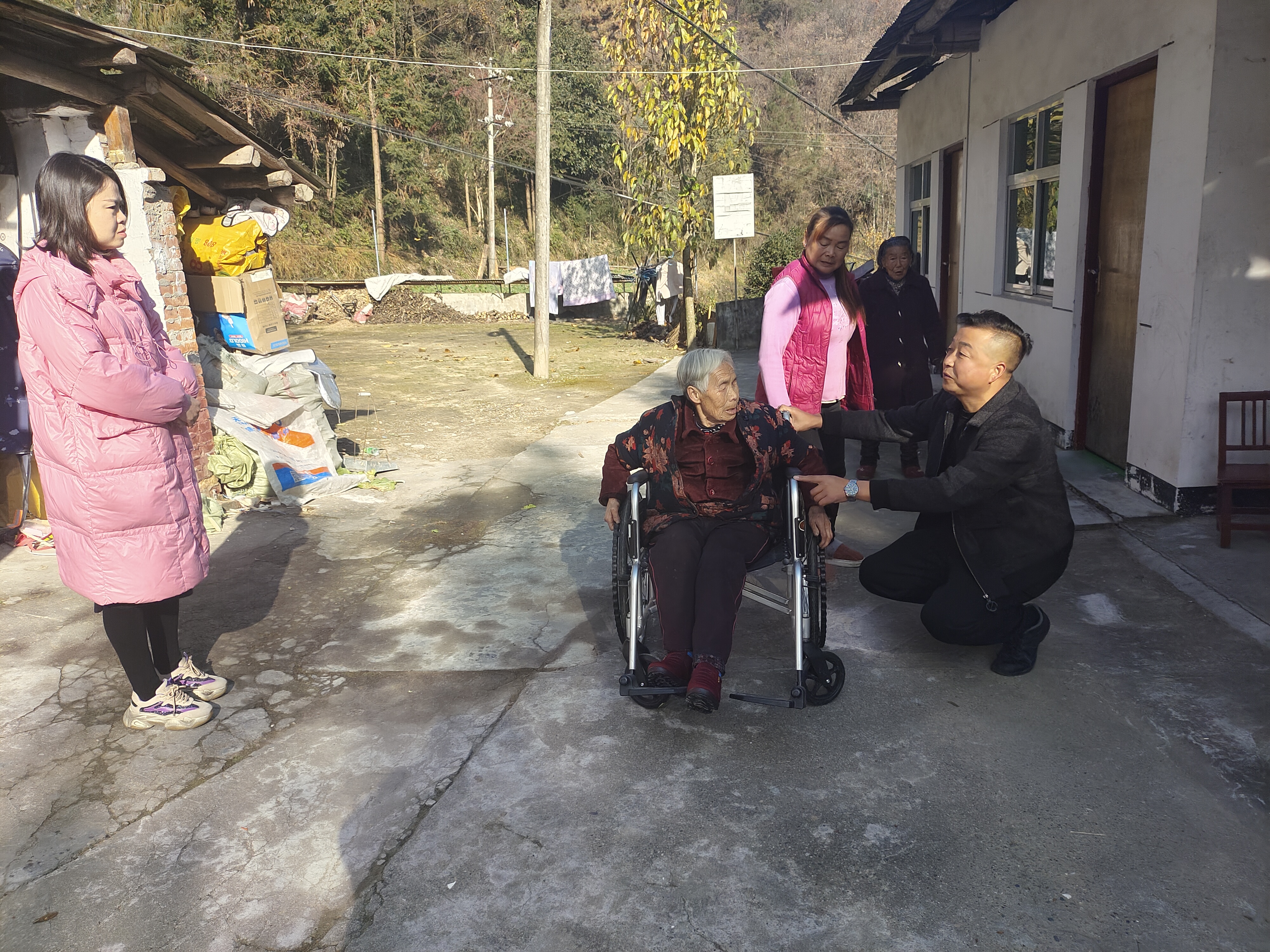 心系群众解民忧，真情为民办实事