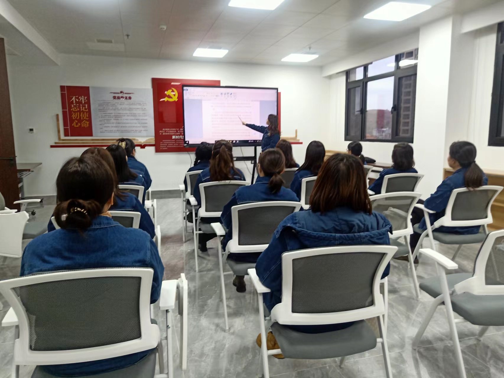 国网汉阴县供电公司：主题宣讲十三大 读书会里话芳华