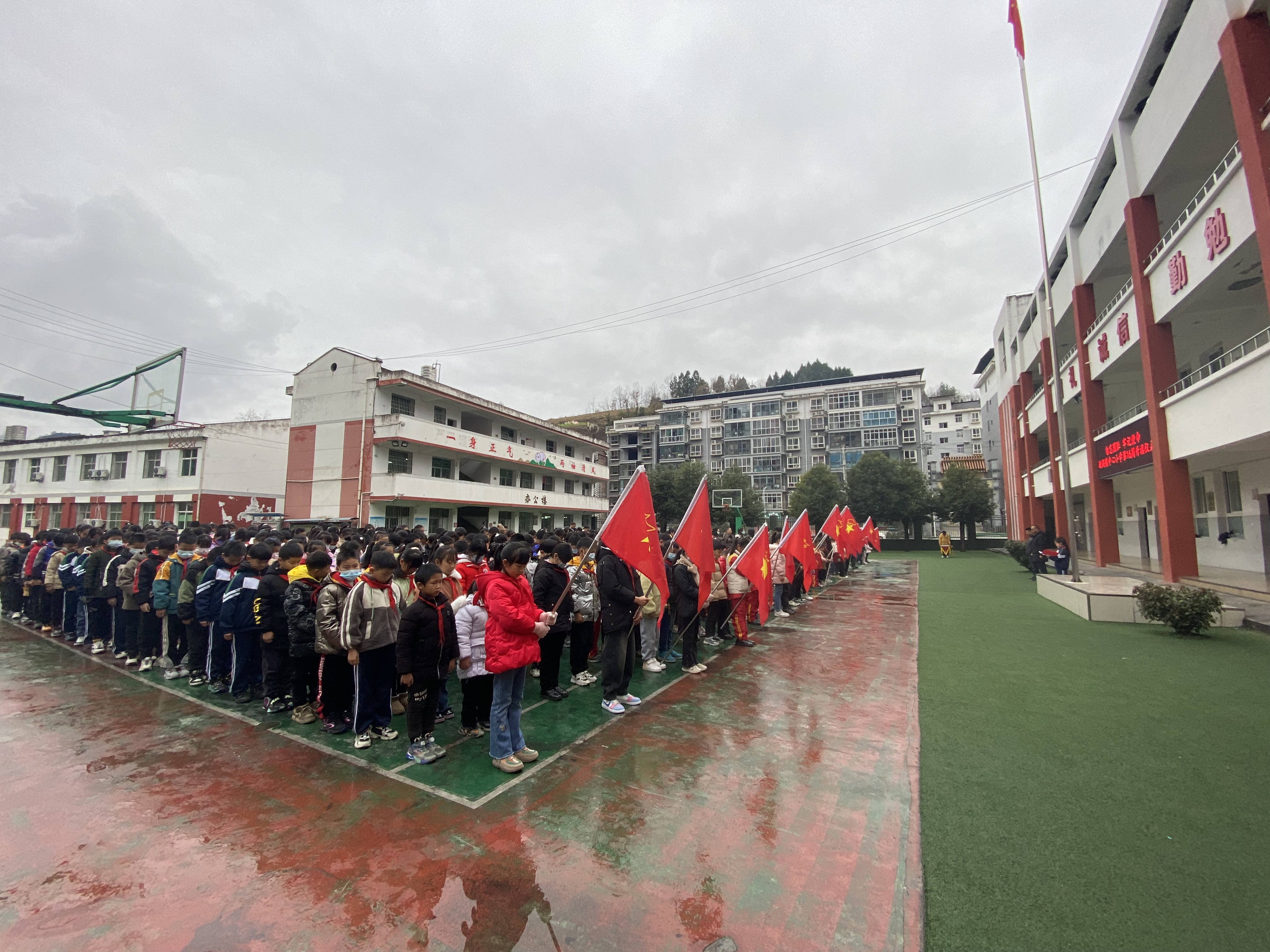 汉阴县漩涡镇中心小学开展“国家公祭日”主题教育活动