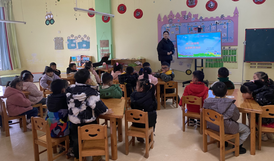 汉阴县凤台幼儿园：加强安全教育 筑牢安全防线