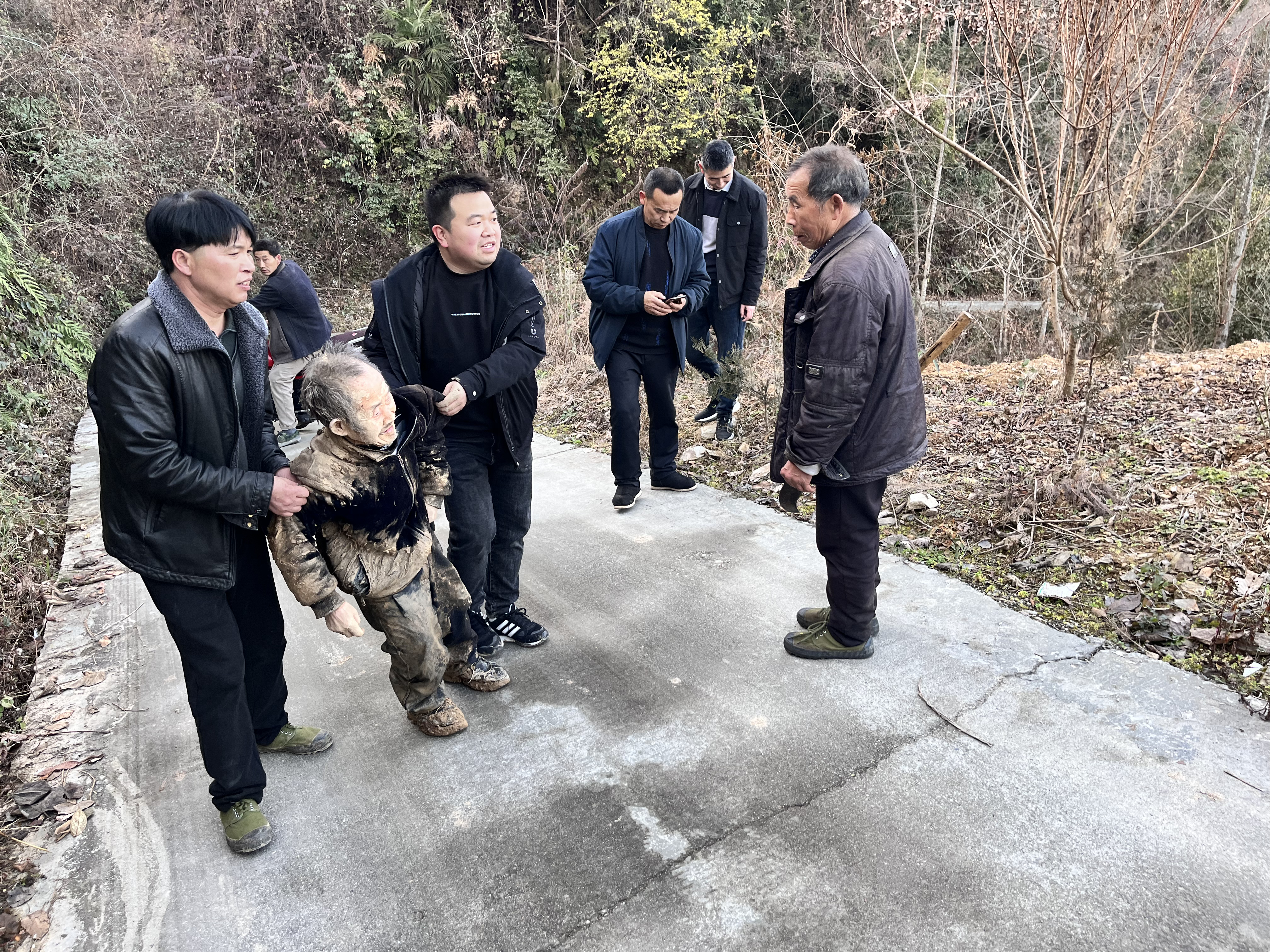 汉阴县汉阳镇白庙村八旬老人寒冬走失 干群合力寻回