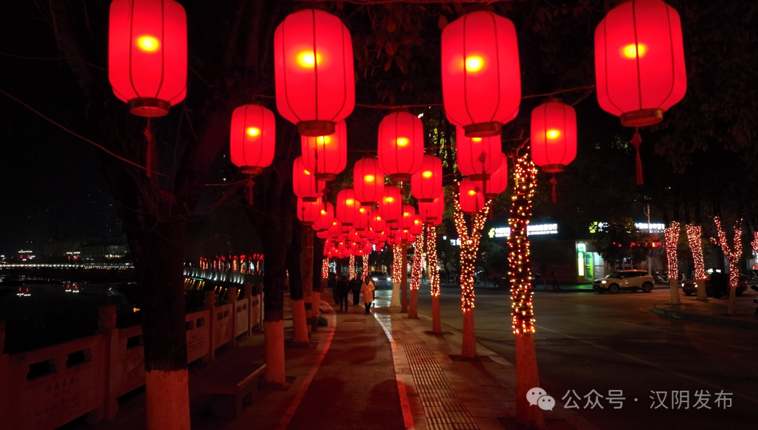 “氛围组”上线！汉阴挂灯笼亮彩灯 福气满满迎龙年