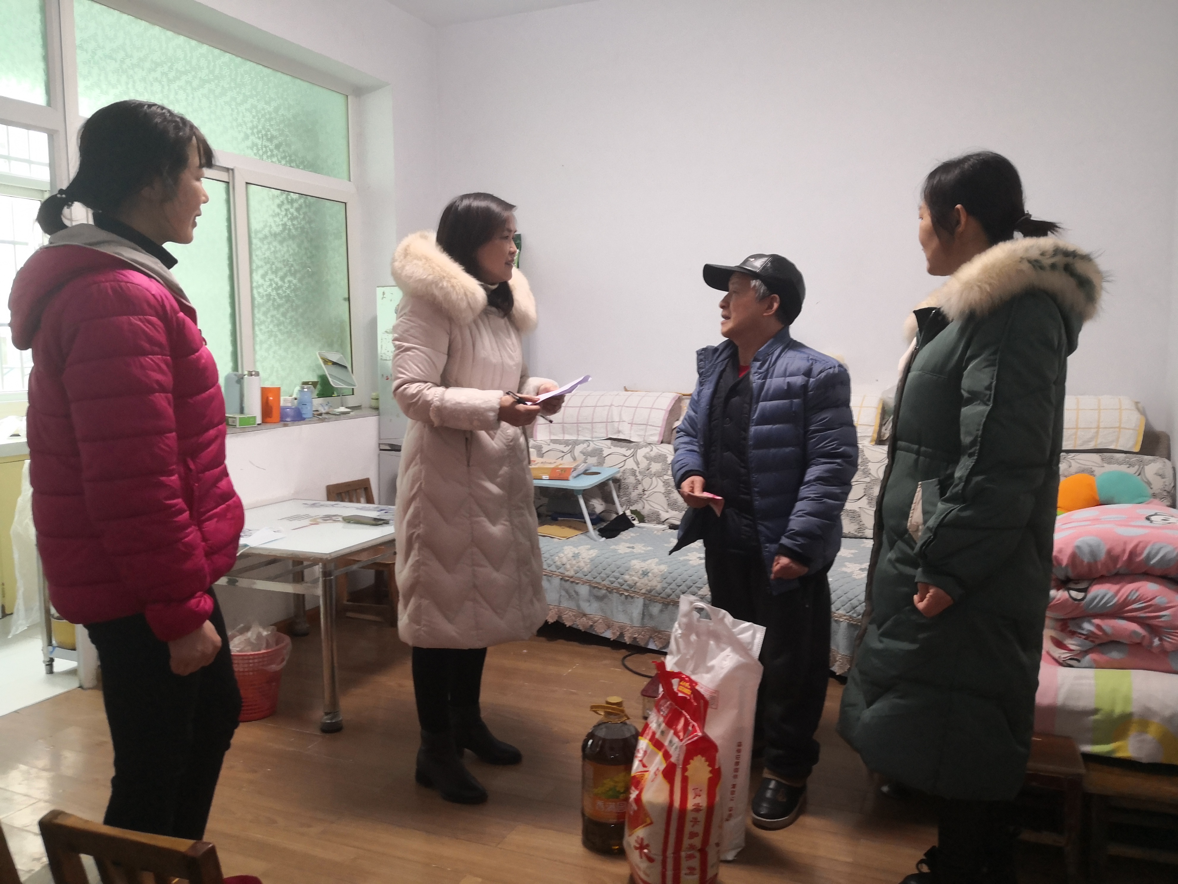 节前送温暖 真情暖民心 汉阴县城关镇凤台社区开展慰问困难群众活动