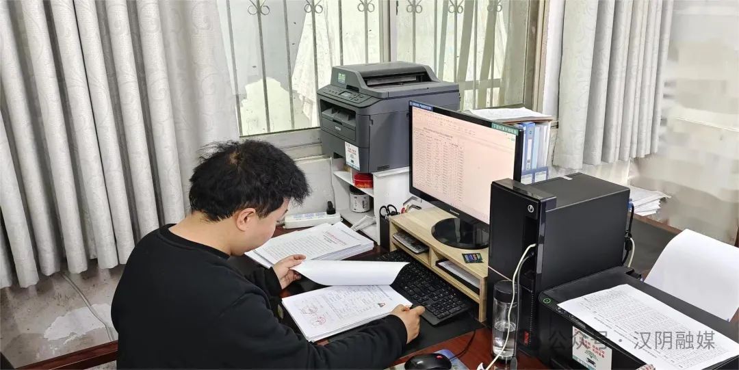 困难大学生的“及时雨”——汉阴严把因学返贫关助大学生安心就学