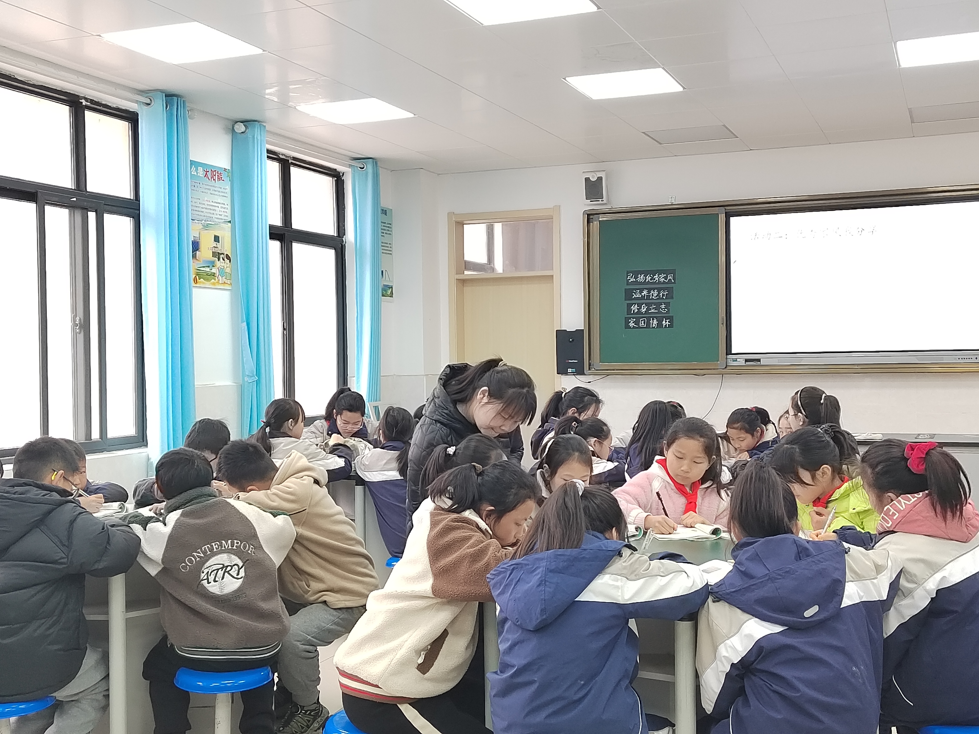 汉阴县恒达小学：推门听课观常态 把脉课堂促提升