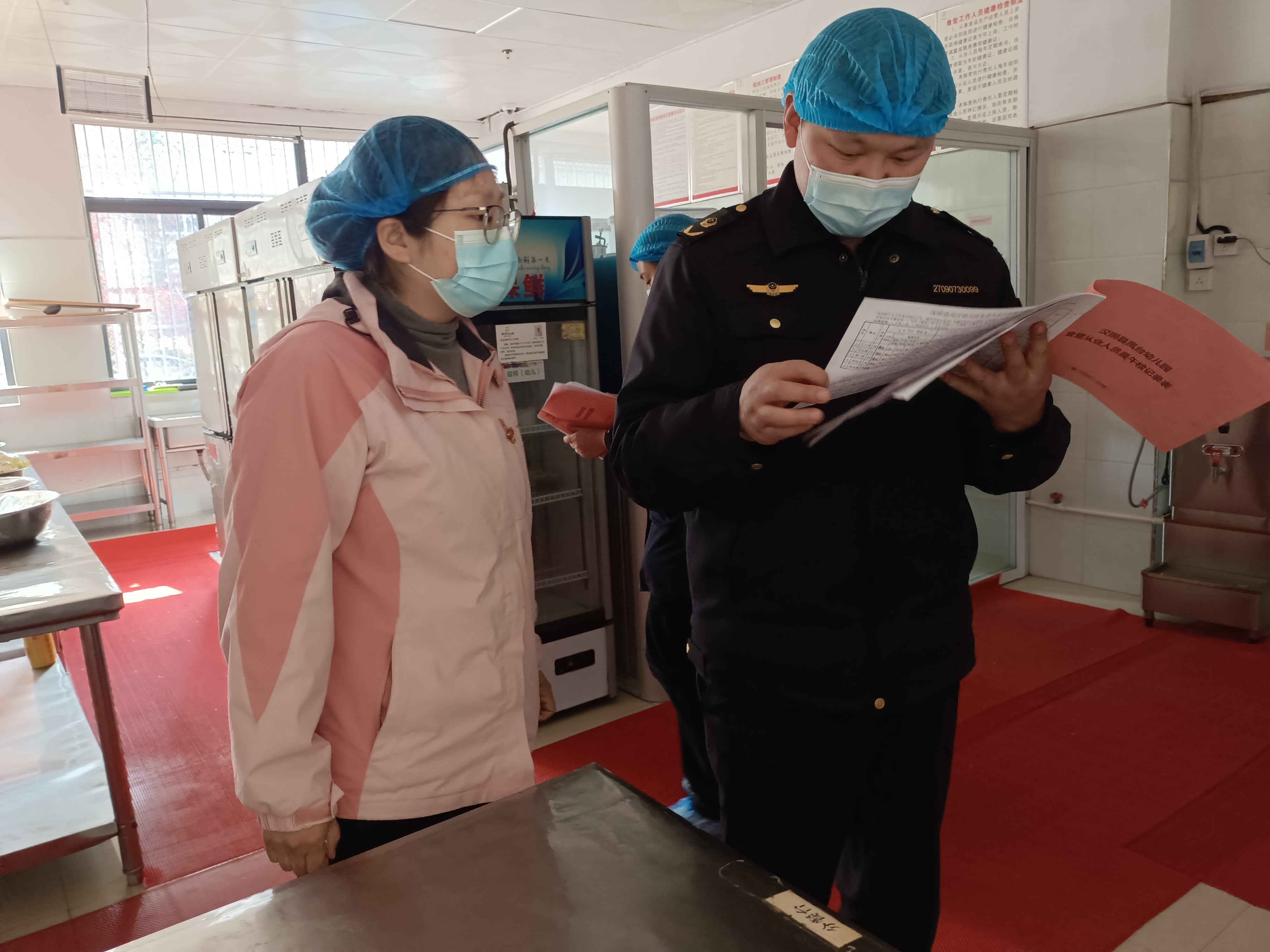 汉阴县凤台幼儿园：“食”刻把关 安全护航