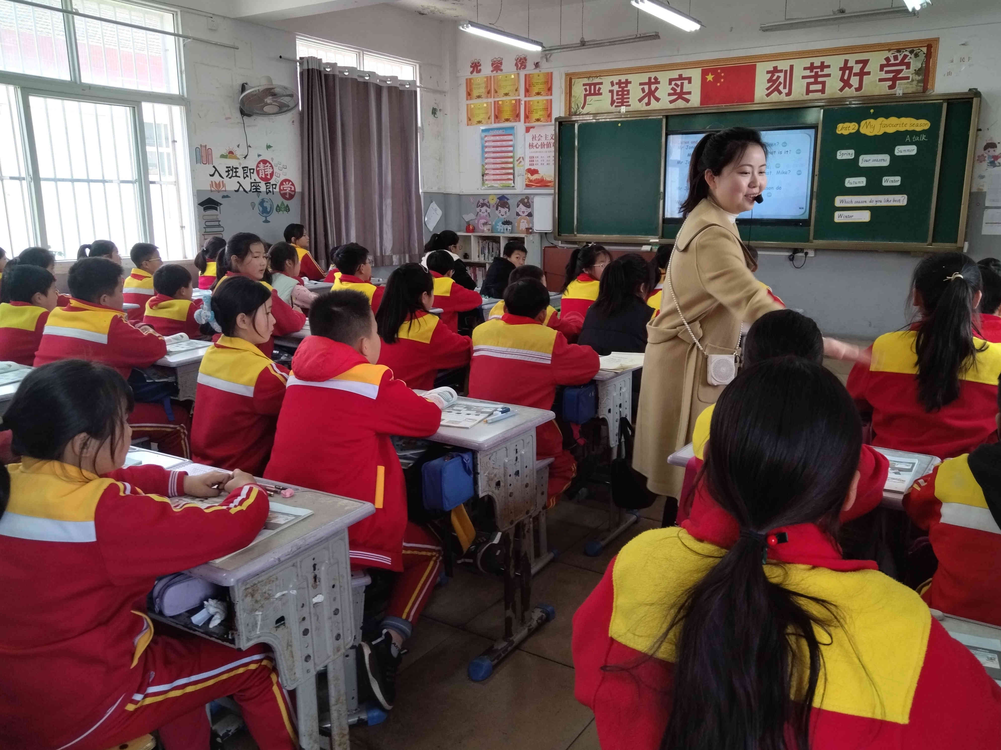 汉阴县“城乡教师学习共同体——名师引领行动”送教团队走进漩涡镇中心小学