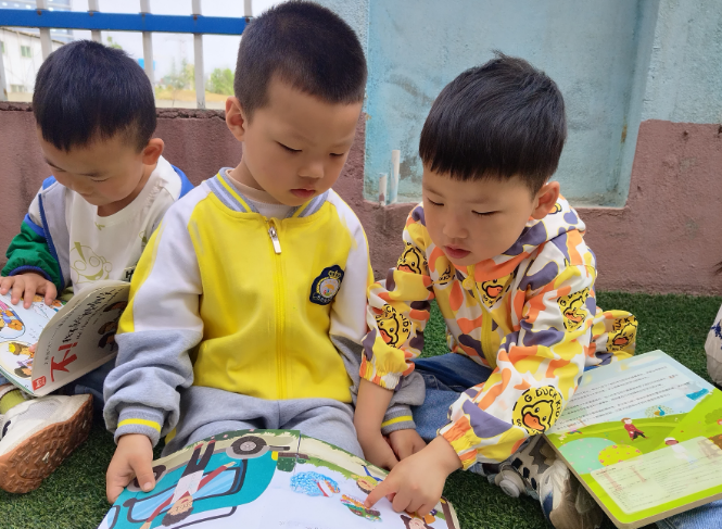汉阴县凤台幼儿园开展“4.23世界读书日”主题教育活动