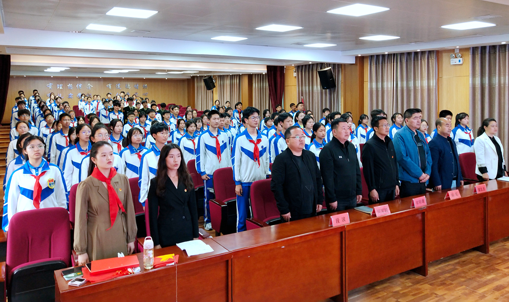 汉阴县初级中学83名优秀学子光荣加入中国共产主义共青团