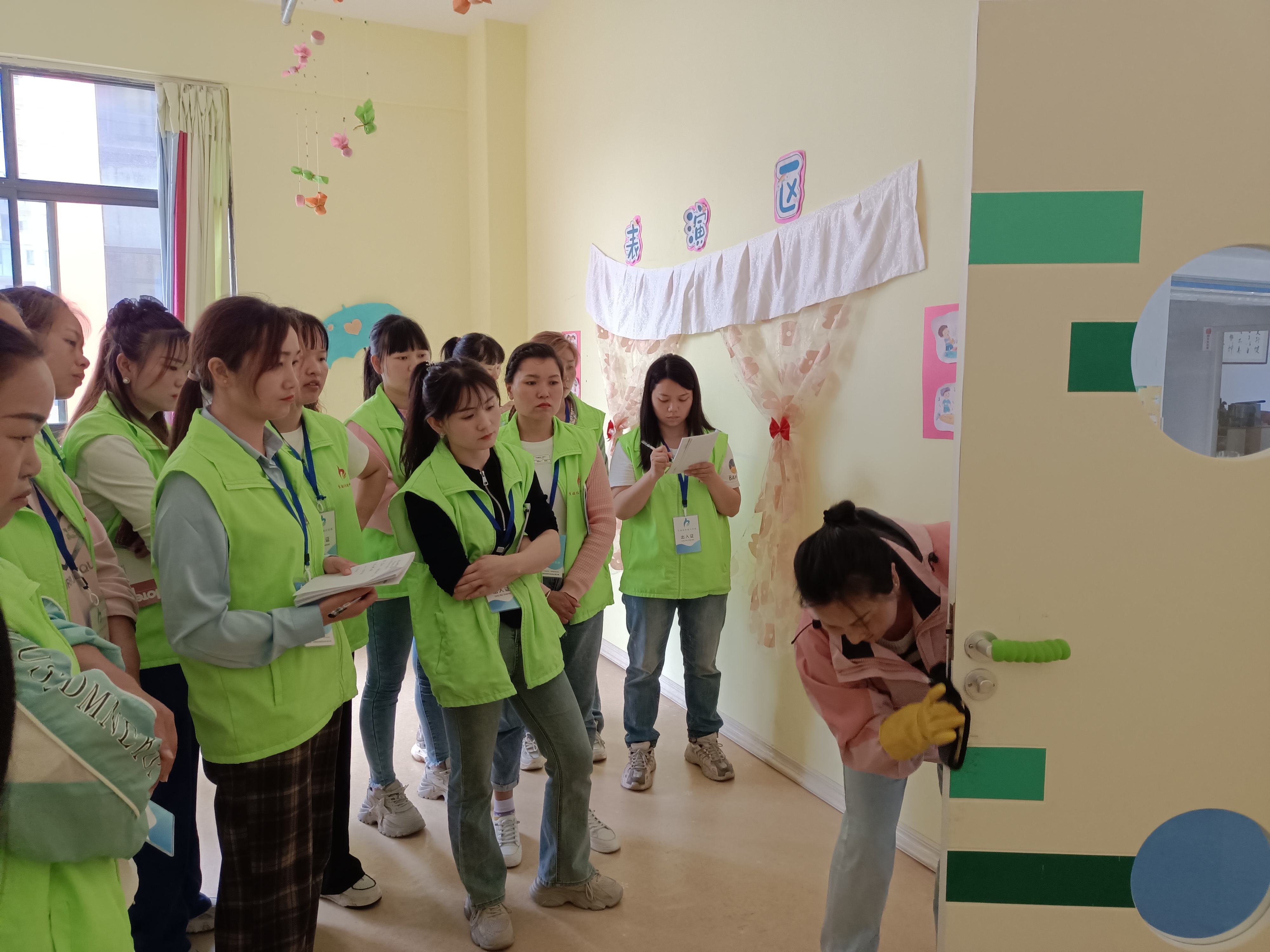 汉阴县萍姐技校保育员培训班学员到凤台幼儿园参观交流