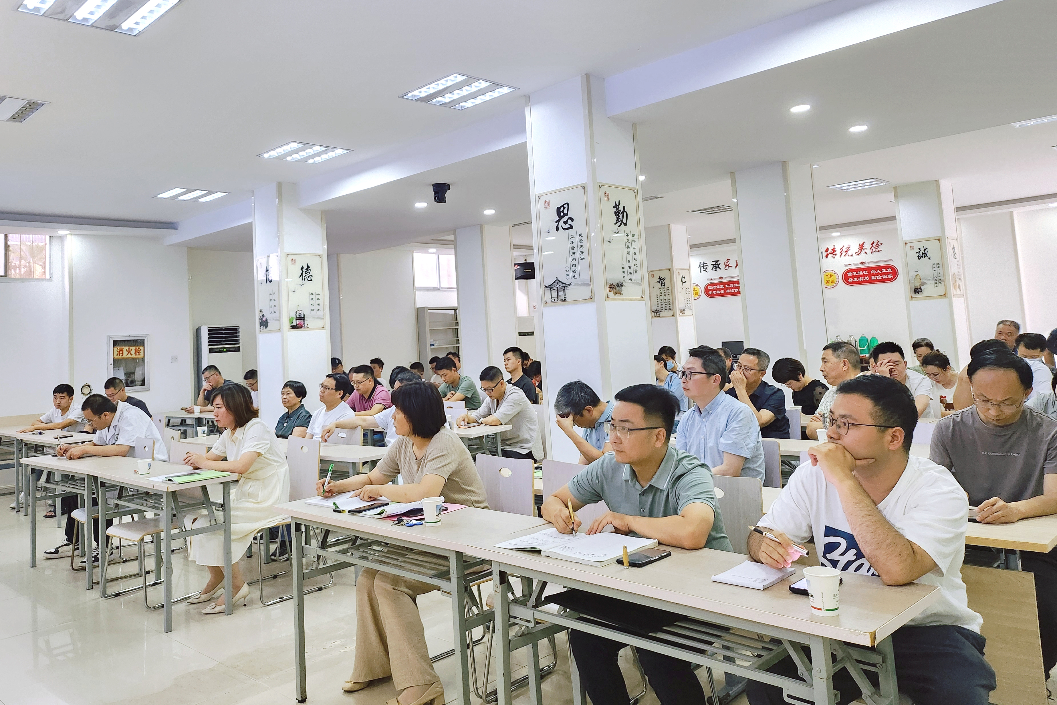 汉阴县人民医院召开门诊医疗工作培训会