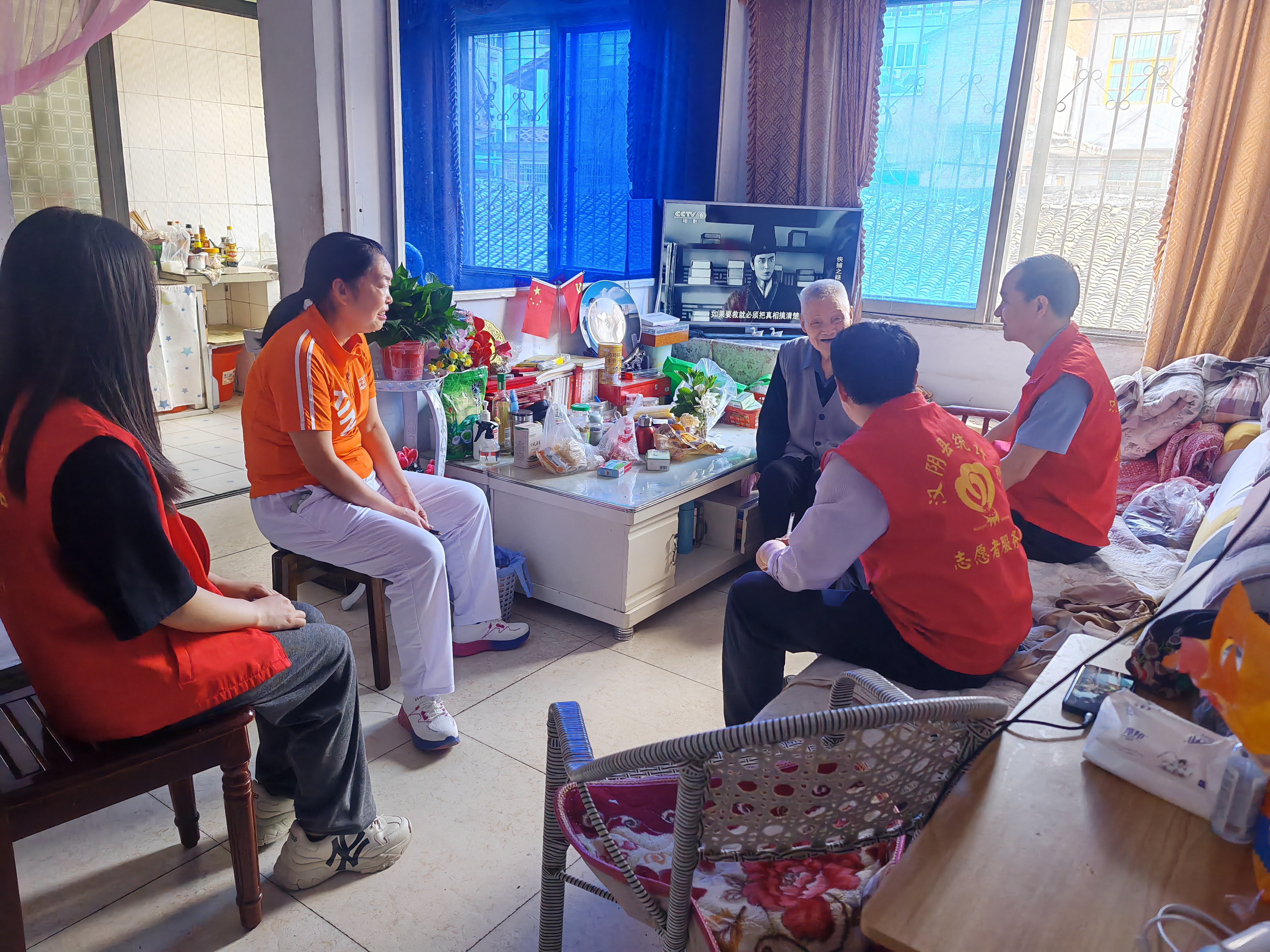 浓浓端午情 慰问暖人心——汉阴县统计局开展端午走访慰问活动