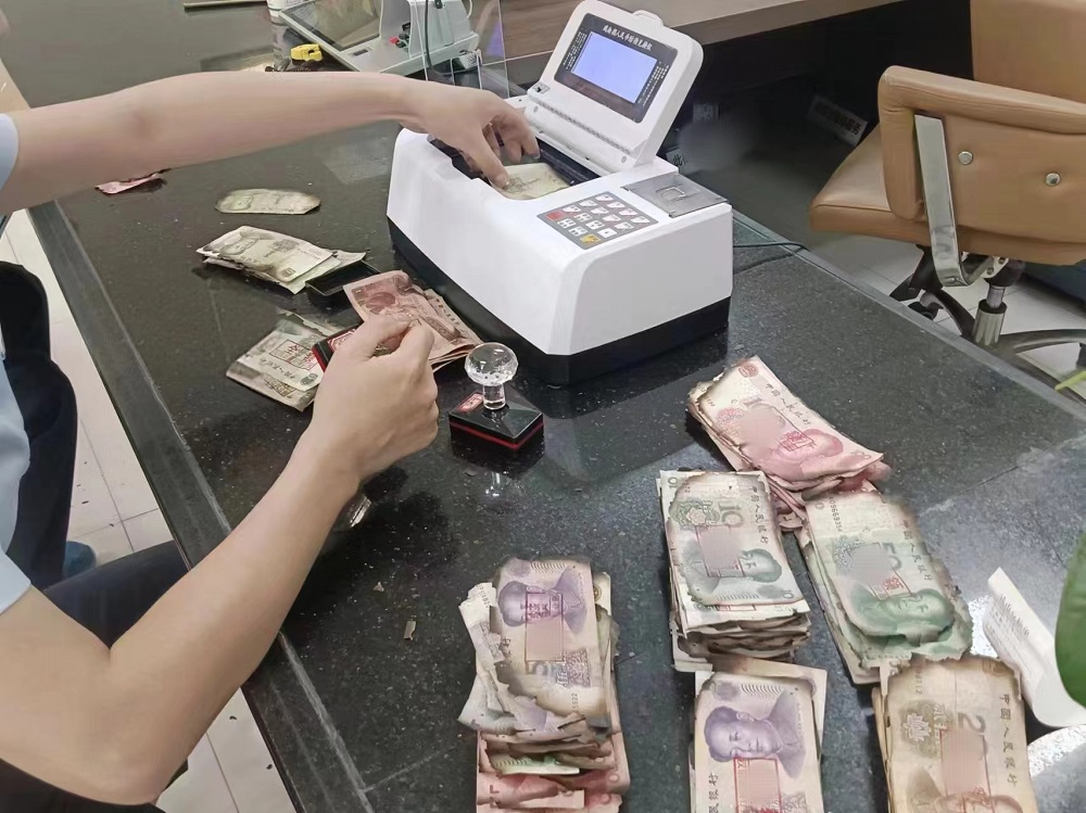 224张！3小时！汉阴农商银行为民兑换“火烧币” 优质服务“暖民心”