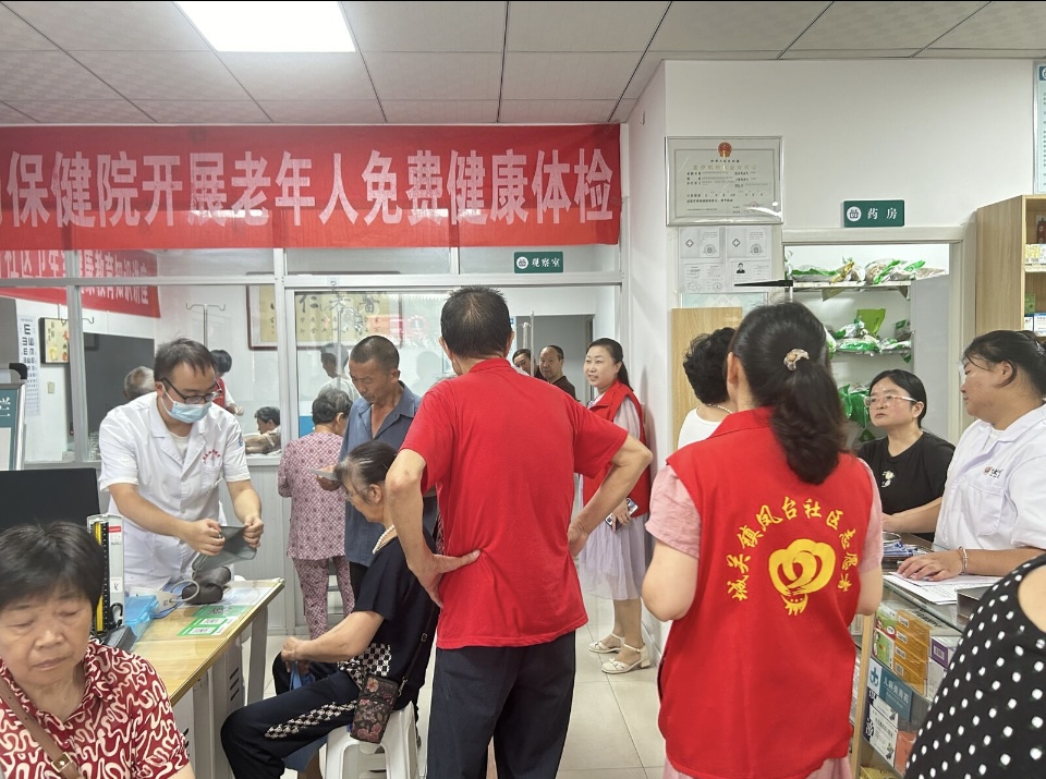 汉阴县城关镇凤台社区：关爱老人送健康 免费体检暖人心