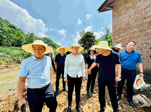 暴风雨中的初心使命——安康市汉阴县党员干部“铁军”队伍抢险救灾侧记
