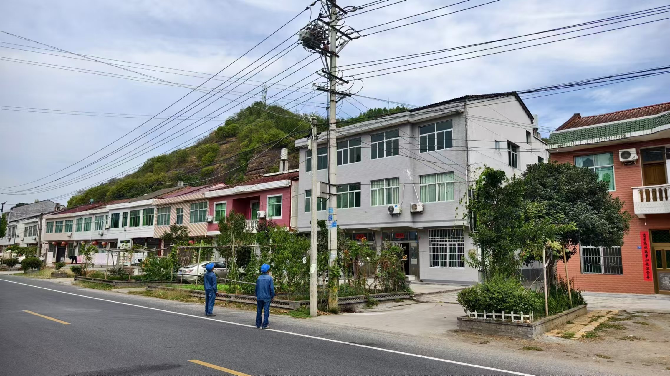 国网汉阴县供电公司：特巡筑防线 国庆共欢颜