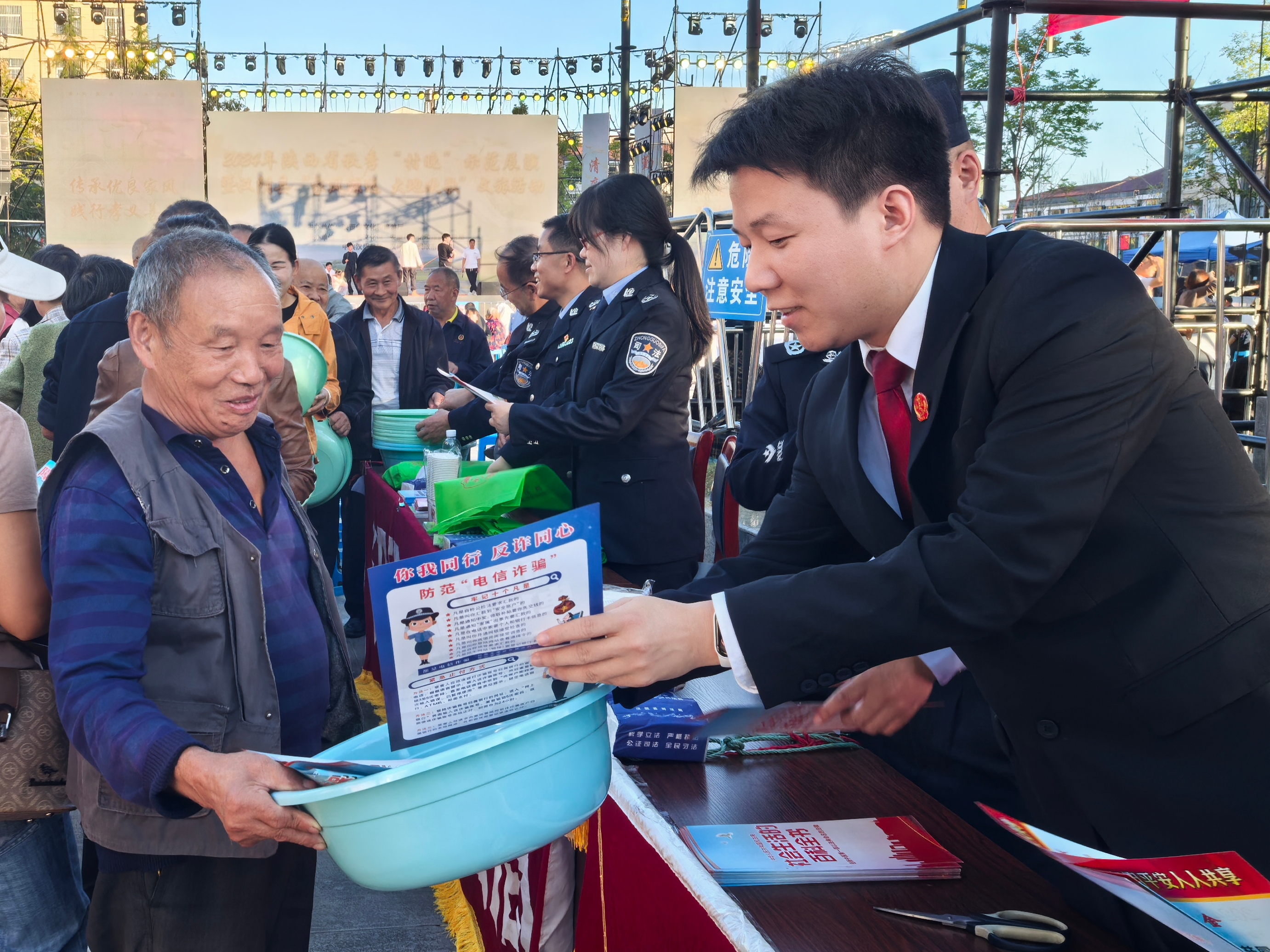 平安建设进万家 普法宣传入人心