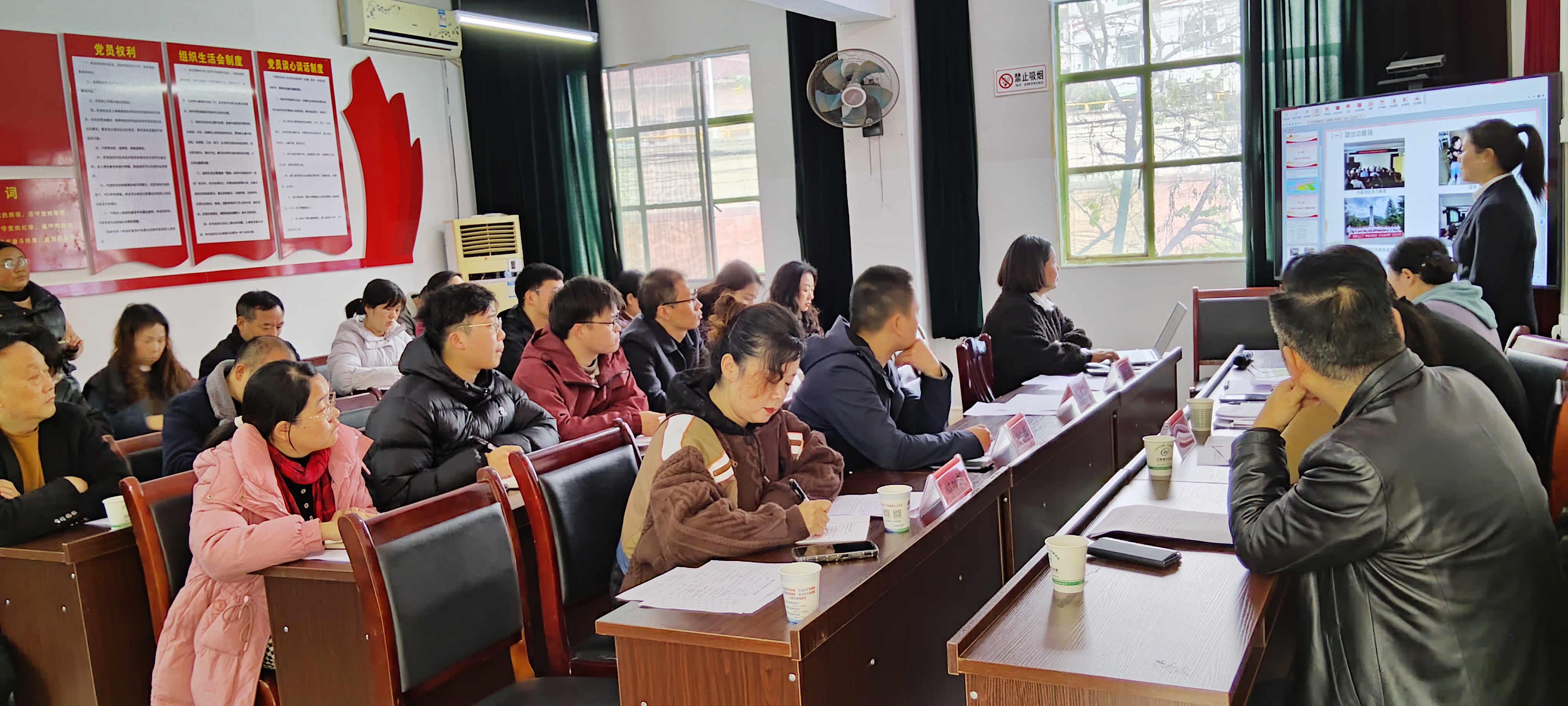 汉阴县城关镇西街社区召开第四季度党建联席工作会议