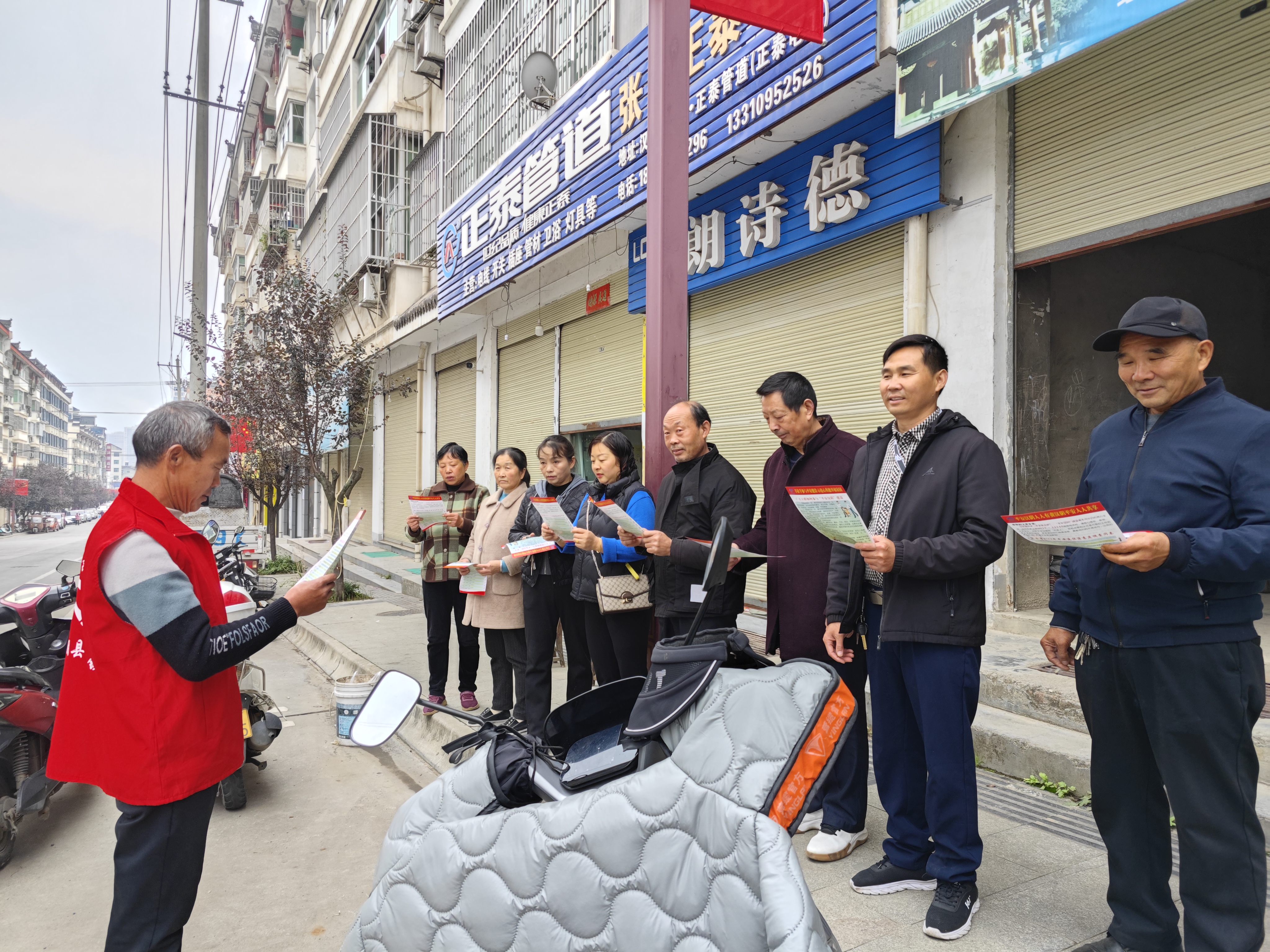 汉阴县城关镇龙岭社区：网格员入户“微宣讲” 夯实基层治理“微服务”