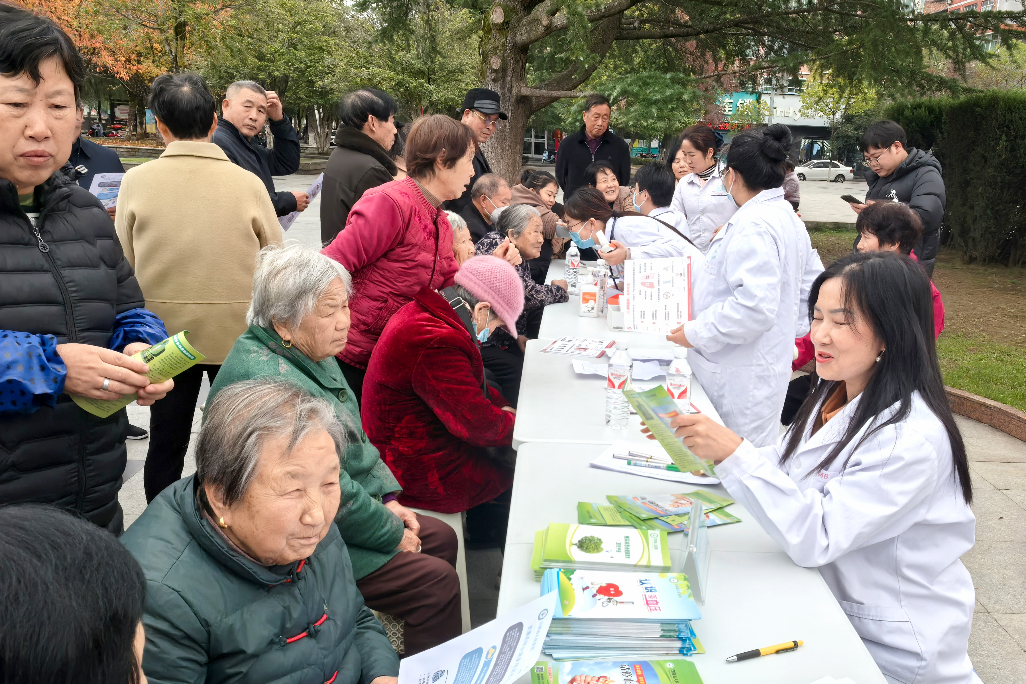 汉阴县人民医院开展控烟宣传活动